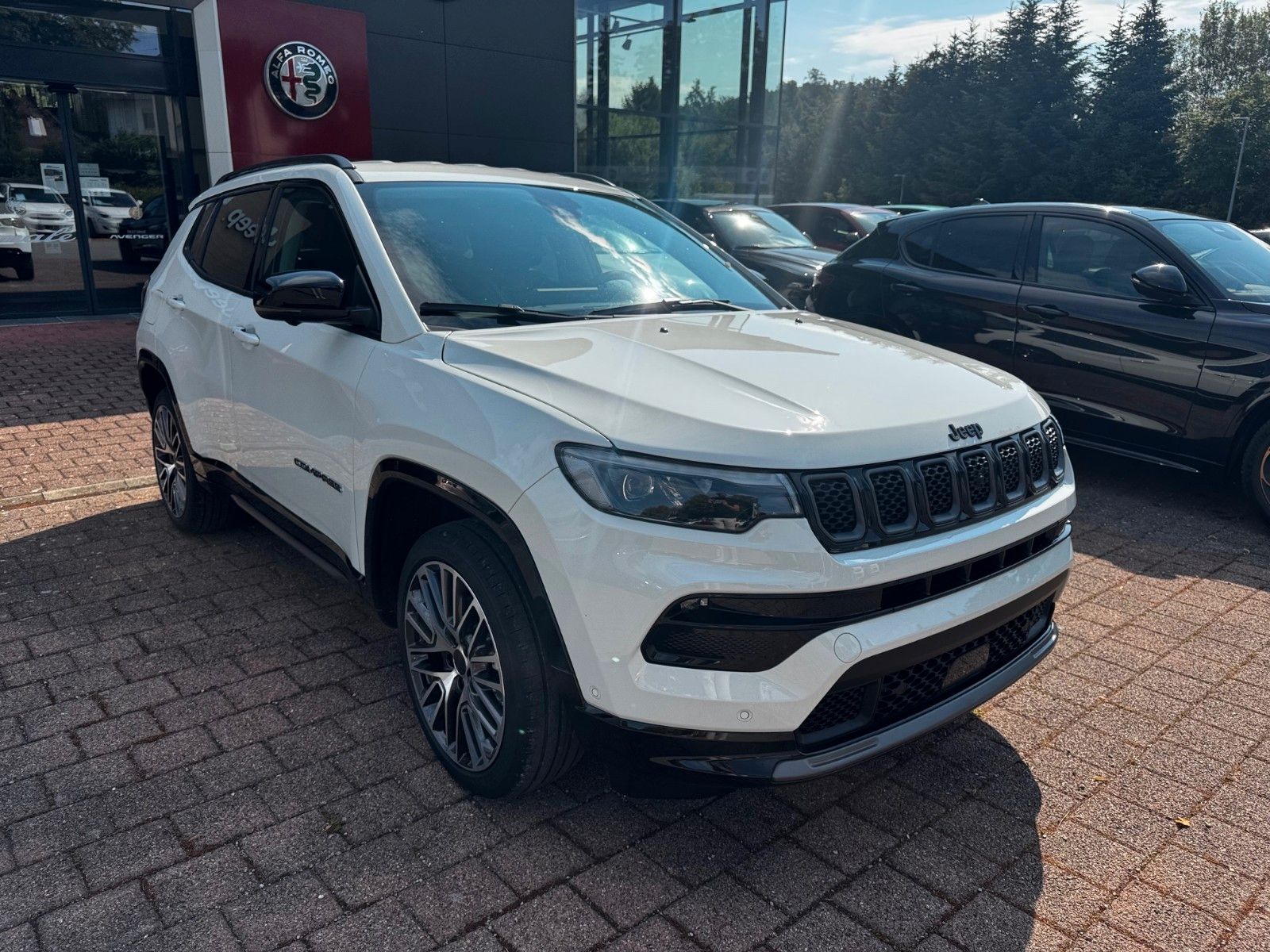 Fahrzeugabbildung Jeep Compass 1.5l Summit Navi Sitzbelüftung 360° ACC
