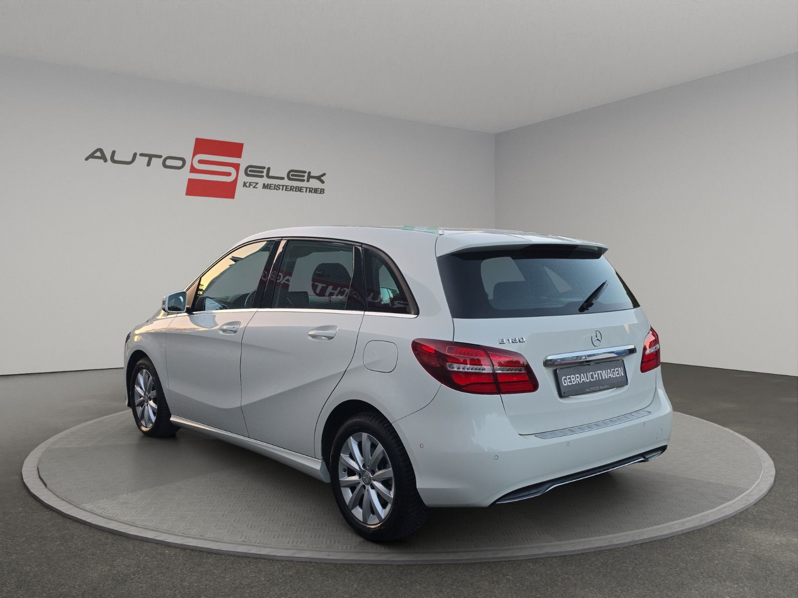 Fahrzeugabbildung Mercedes-Benz B 180 AUTOMATIK KAMERA TEMPOMAT SITZHEIZUNG NAVI