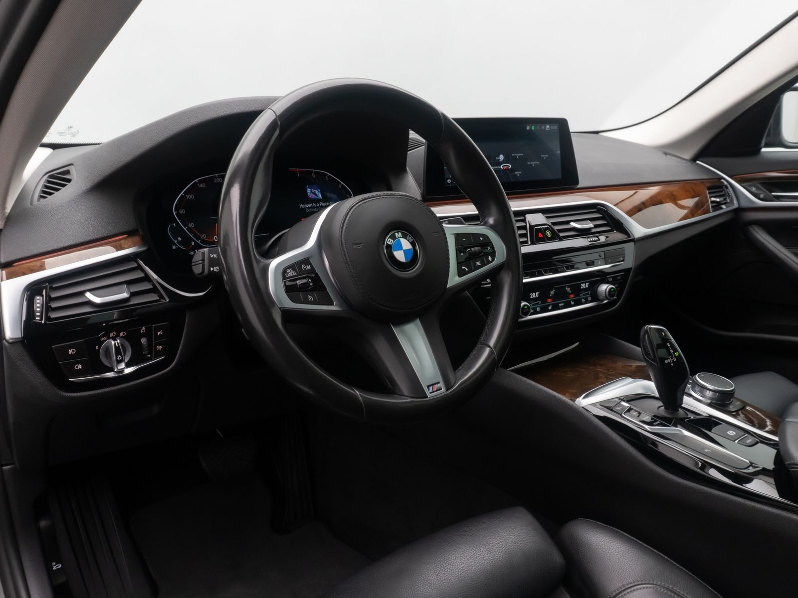 Fahrzeugabbildung BMW 540i xD HUD Kamera MSport Komfort Panorama19Zoll