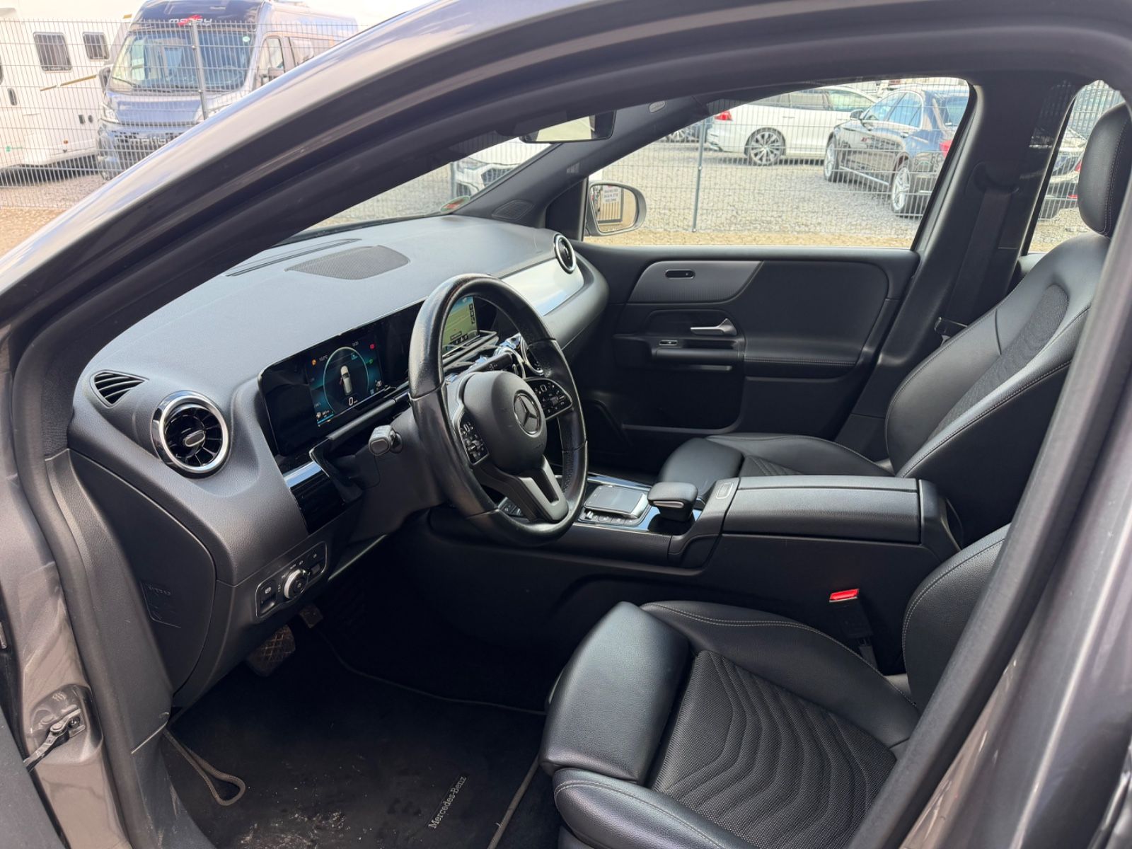Fahrzeugabbildung Mercedes-Benz B 180 Business Paket