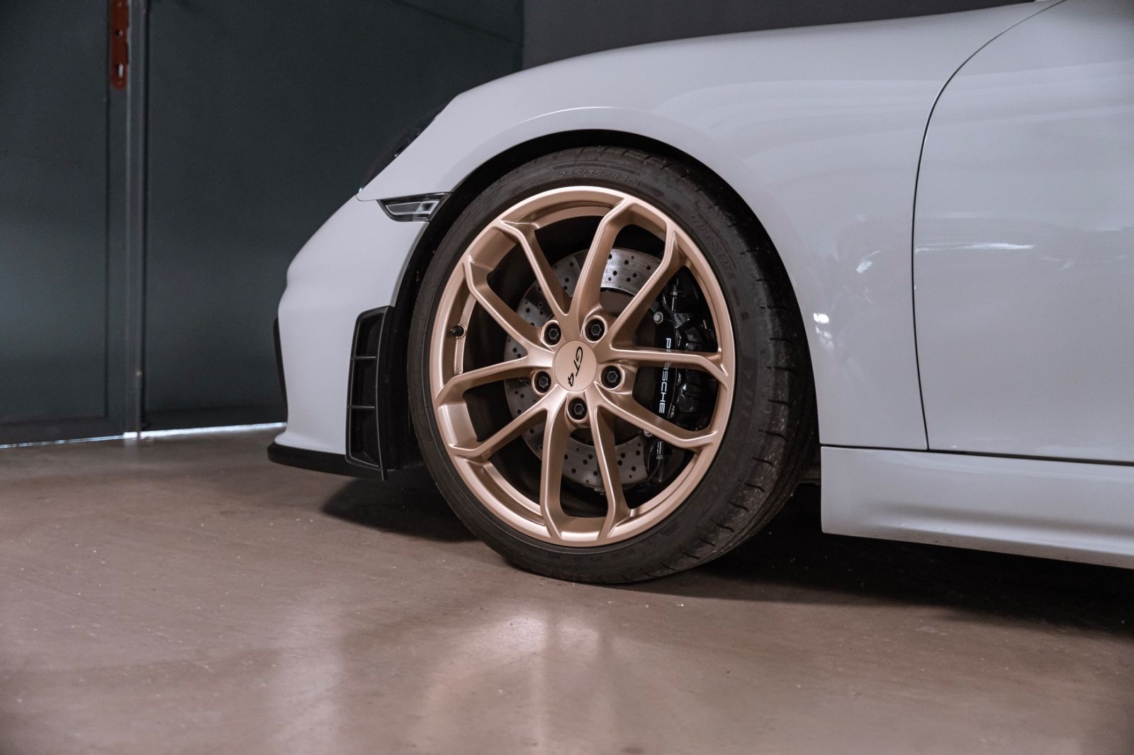 Cayman GT4