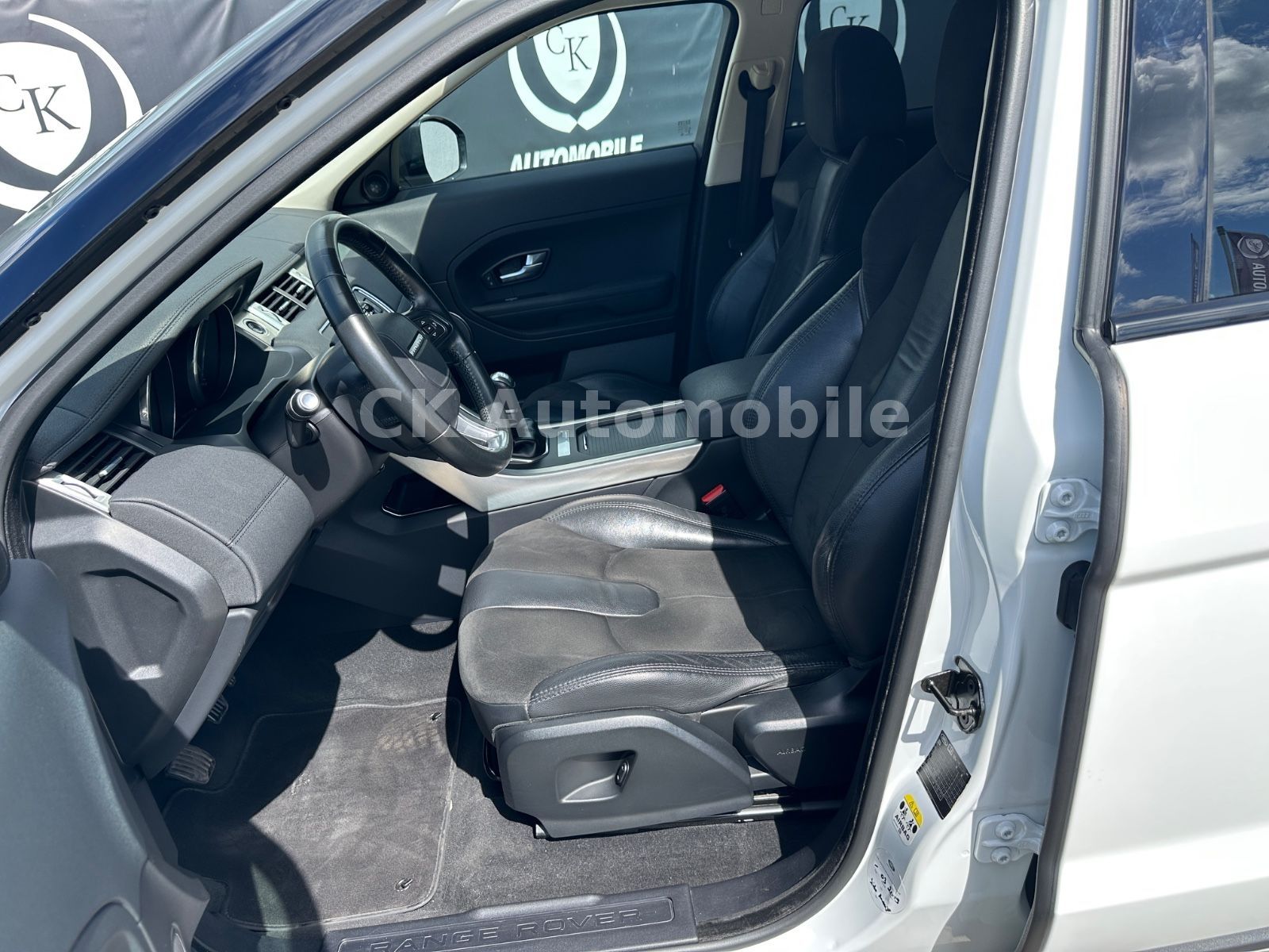 Fahrzeugabbildung Land Rover Range Rover Evoque Pure/Navi/Kamera/PDC
