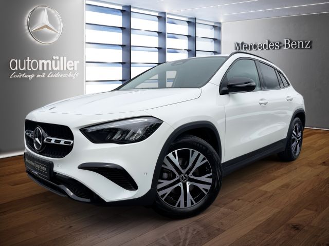 MERCEDES-BENZ GLA 200 NIGHT+AHK+LENKRADHEIZ+