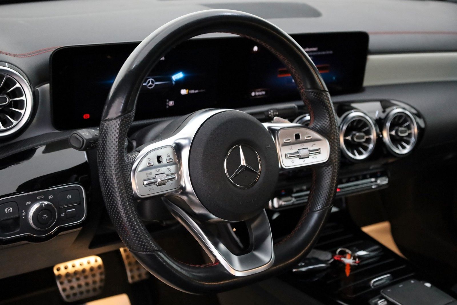 Fahrzeugabbildung Mercedes-Benz CLA 250 e Coupe, AMG line,Navi,LED,SH,Kamera