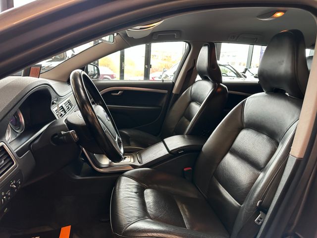 Volvo V70 Kombi Momentum *Leder*