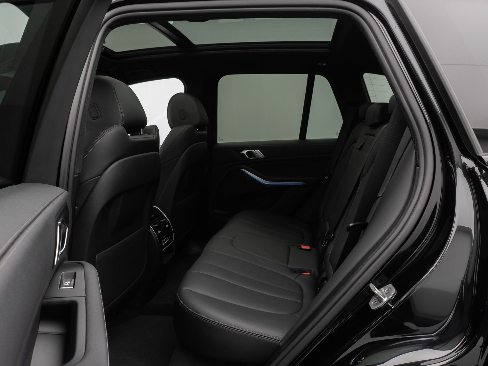 Fahrzeugabbildung BMW X5 xD45e M Sport Panorama Laser 360°HUD DAB HiFi