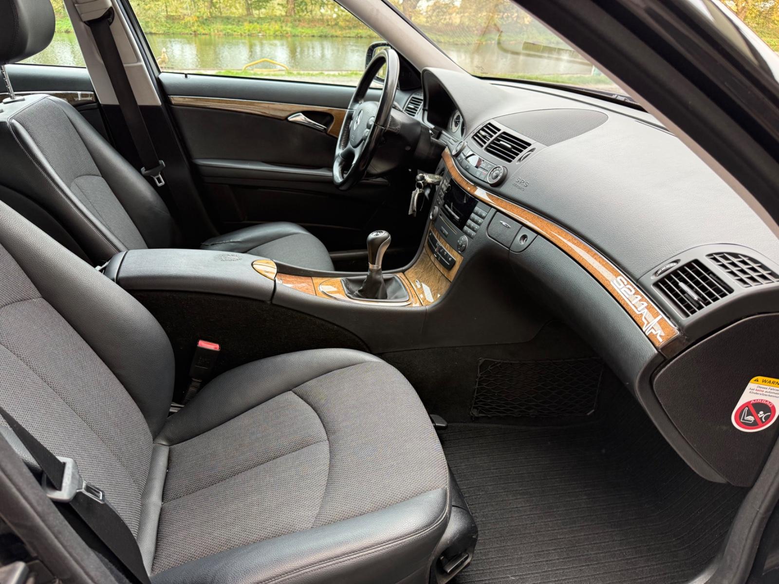 Mercedes-Benz E200 2008 — photo 15