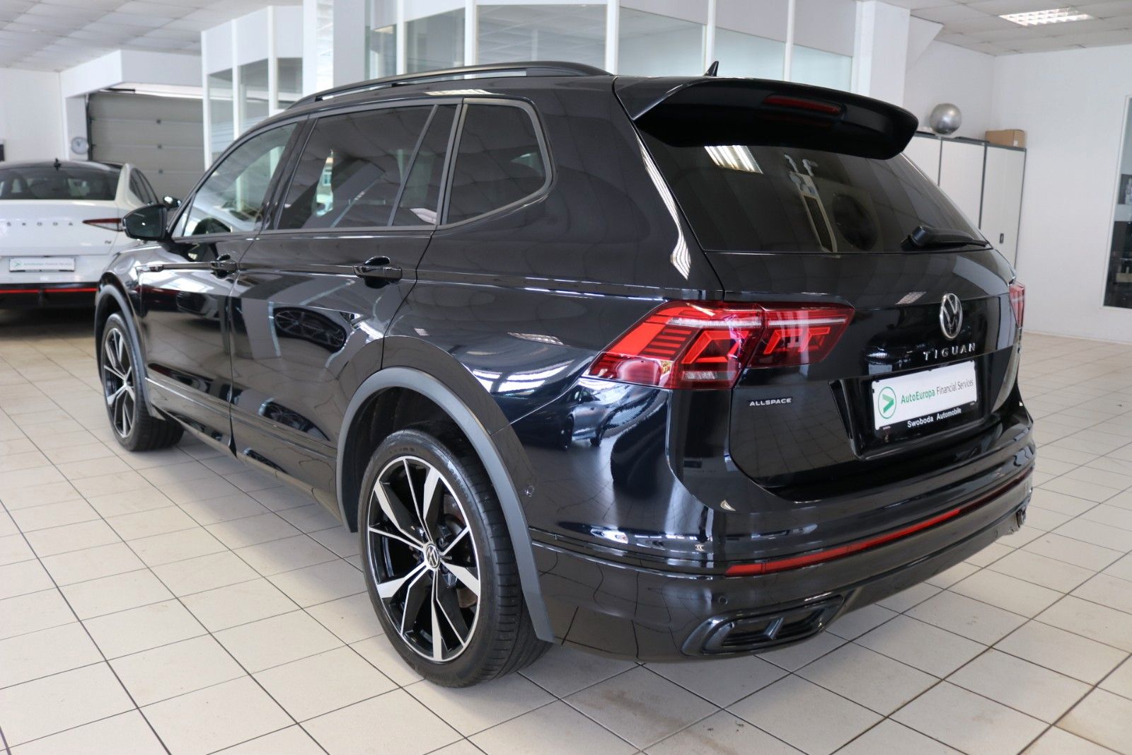 Volkswagen Tiguan Allspace R-Line AHK DCC 360° HUD Pano ACC foto 13