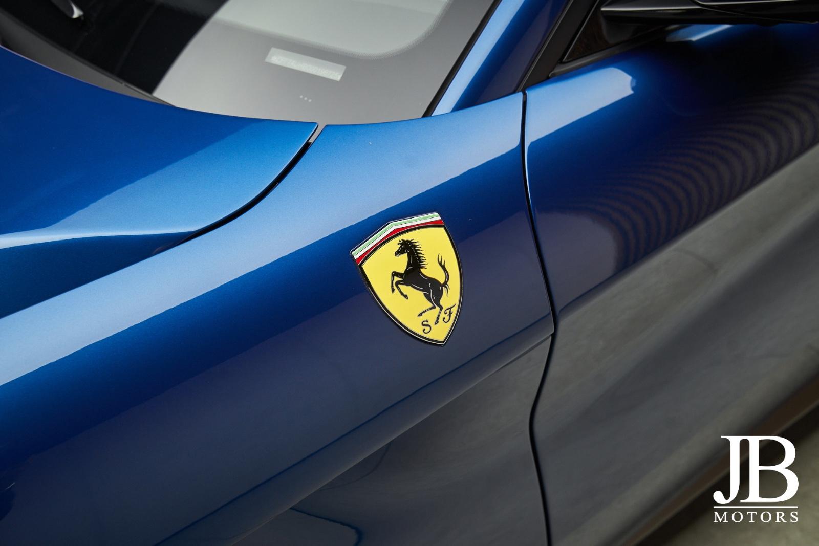 Ferrari F12 Berlinetta V12 740 ch • Atelier Car Blu Abu Dhabi • Carbone • Baquets carbone • Lift • 37 000 km
