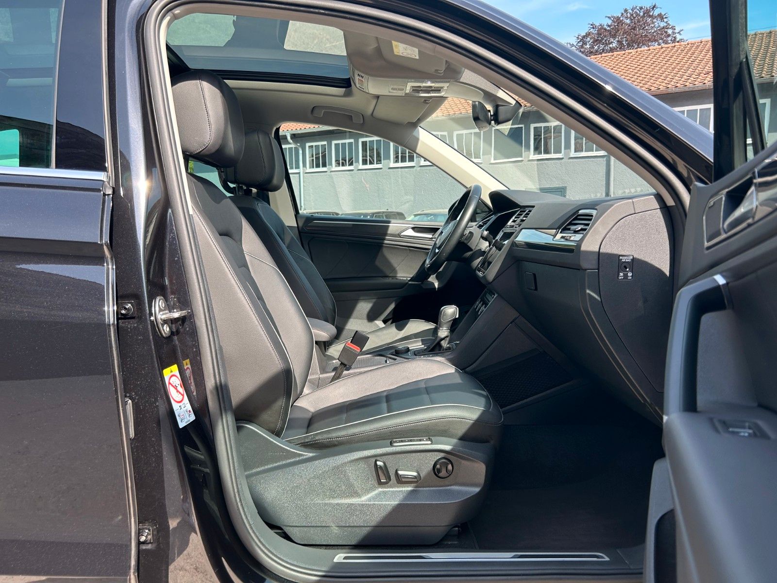 Fahrzeugabbildung Volkswagen Tiguan 2.0 TSI DSG Highline 4M Kamera Leder ACC