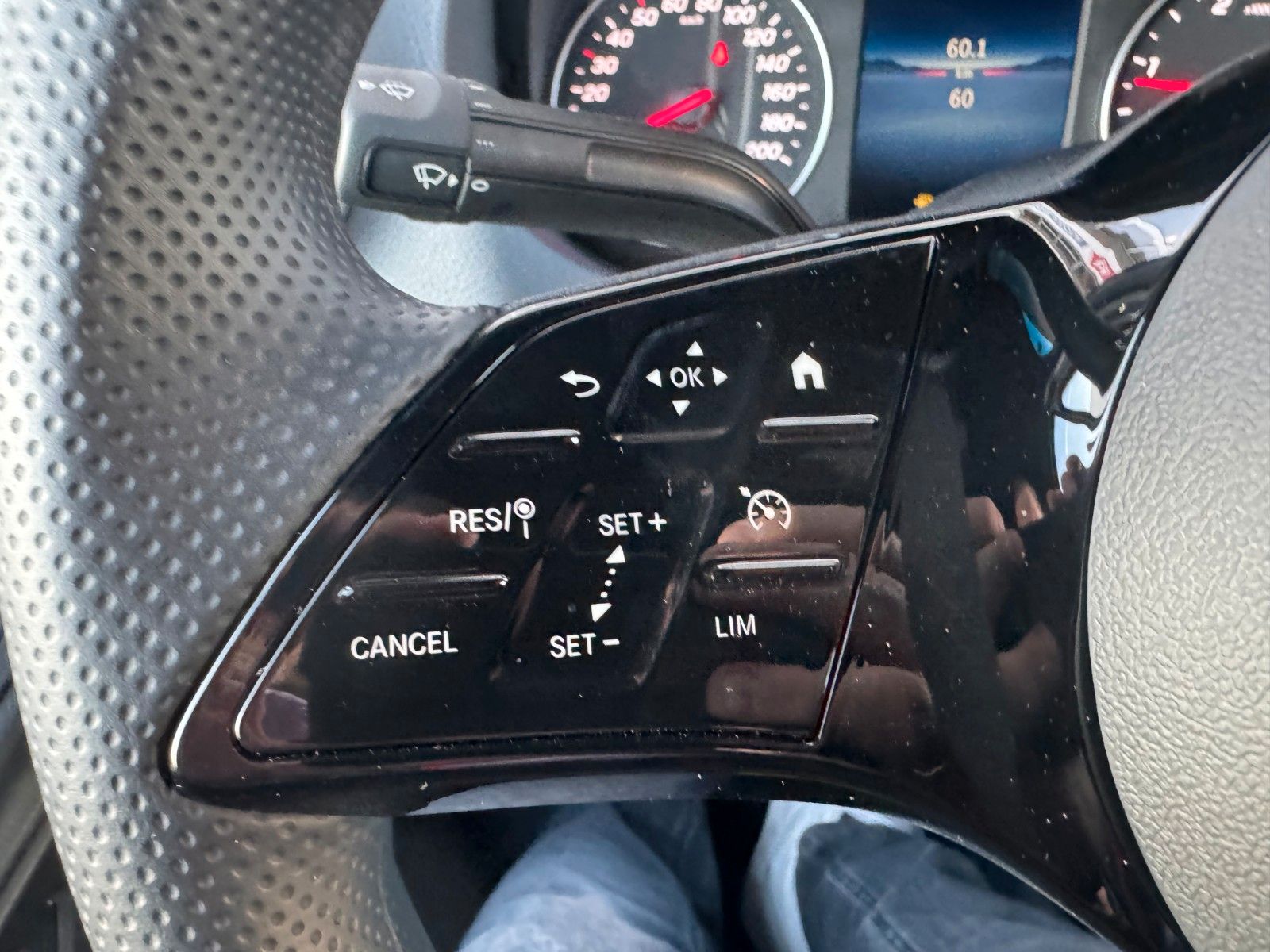 Fahrzeugabbildung Mercedes-Benz Sprinter 317 CDI DoKa Klima Stdheiz AHK3,5to