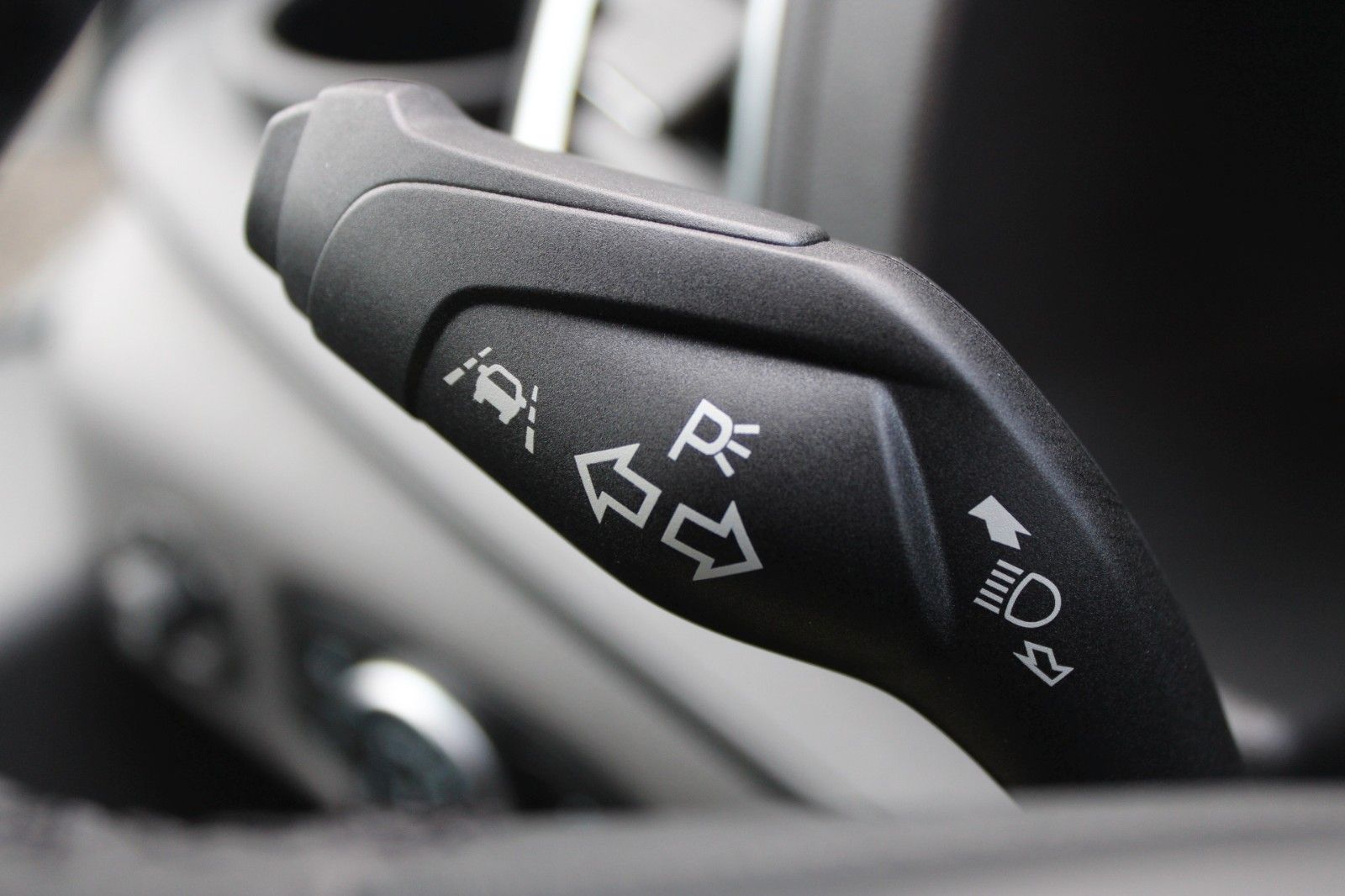 Fahrzeugabbildung Ford e-Transit 350 L3H2 TREND ELEKTRO + Technologie P
