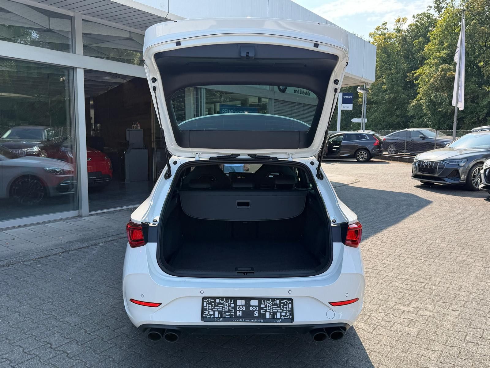 Fahrzeugabbildung CUPRA Leon VZ 2.0 TSI 4Drive >VIRTU+LED+NAVI+ACC+PDC+