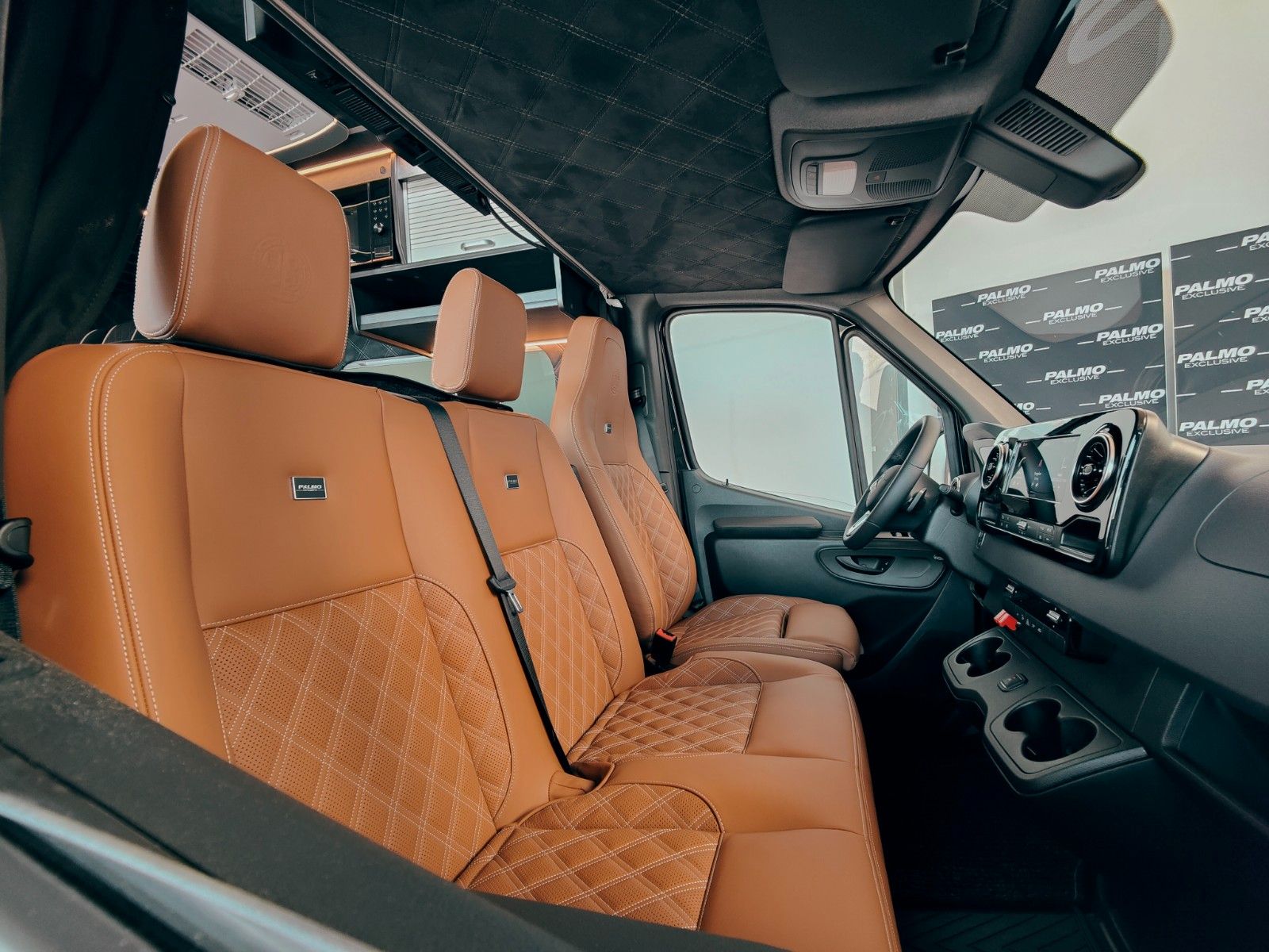 Fahrzeugabbildung Mercedes-Benz X-CROSSVAN  RWD #stealthcamper