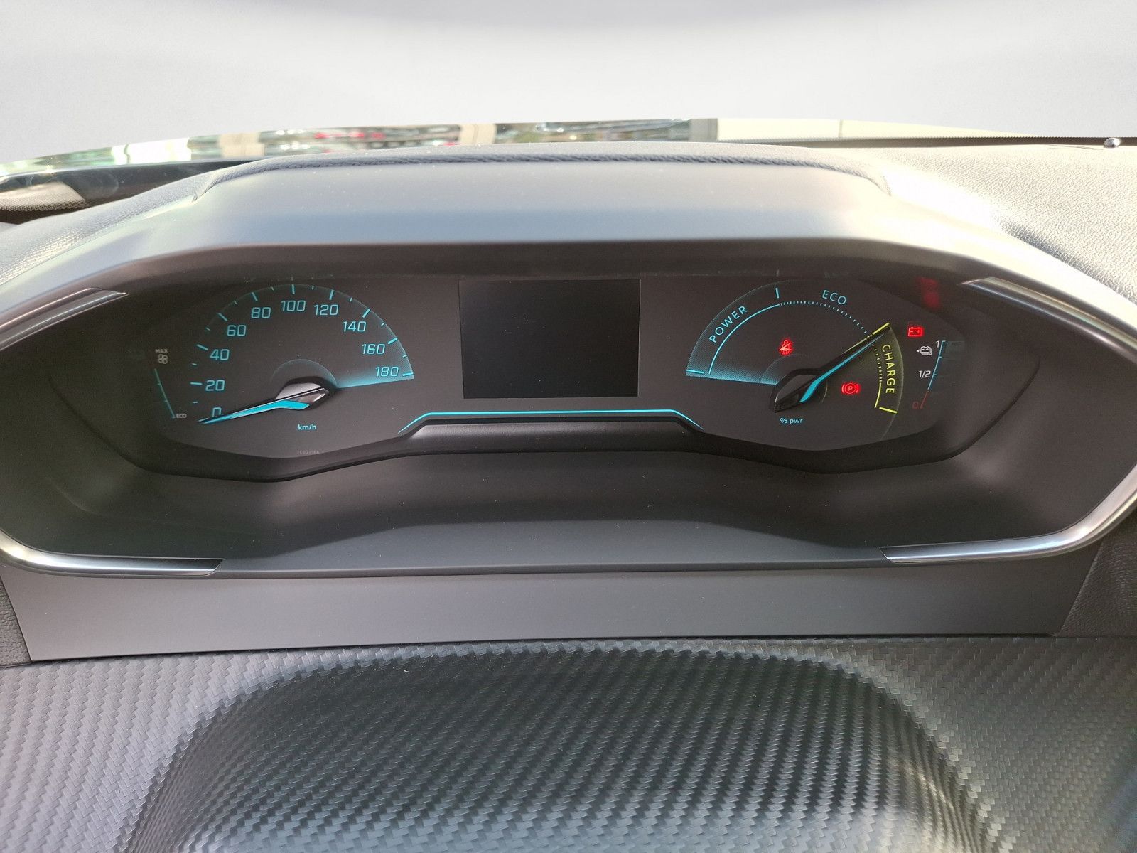 Peugeot e-2008 - Bild 11