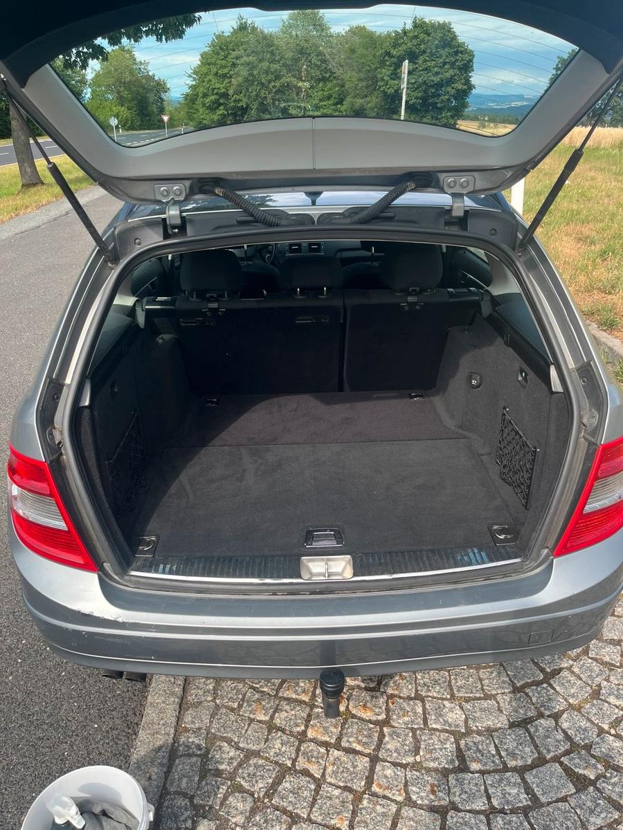 Mercedes-Benz C180 2010 — photo 13