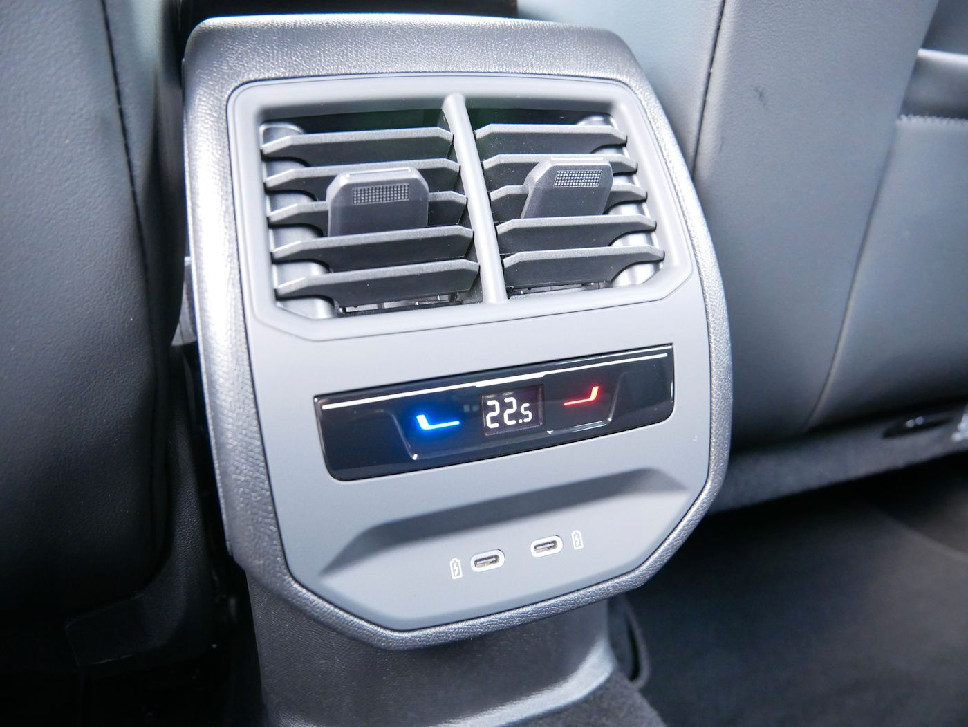 Fahrzeugabbildung CUPRA Formentor 1.5 eTSI NEU45T DSG ACC Kamera SHZ+LHZ