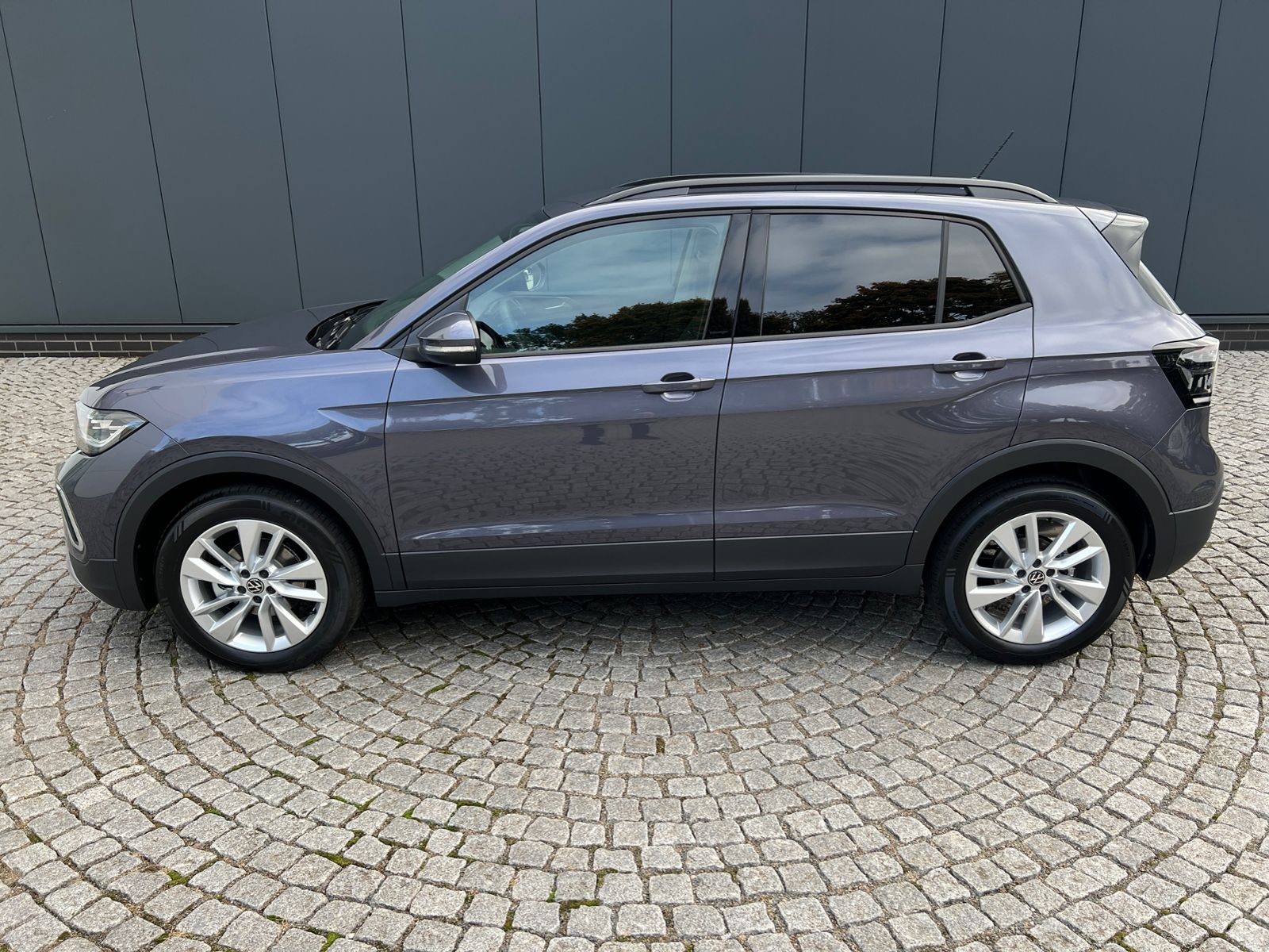 Fahrzeugabbildung Volkswagen T-Cross Life 1.0 TSI DSG *IQ.Light, Climatronic,