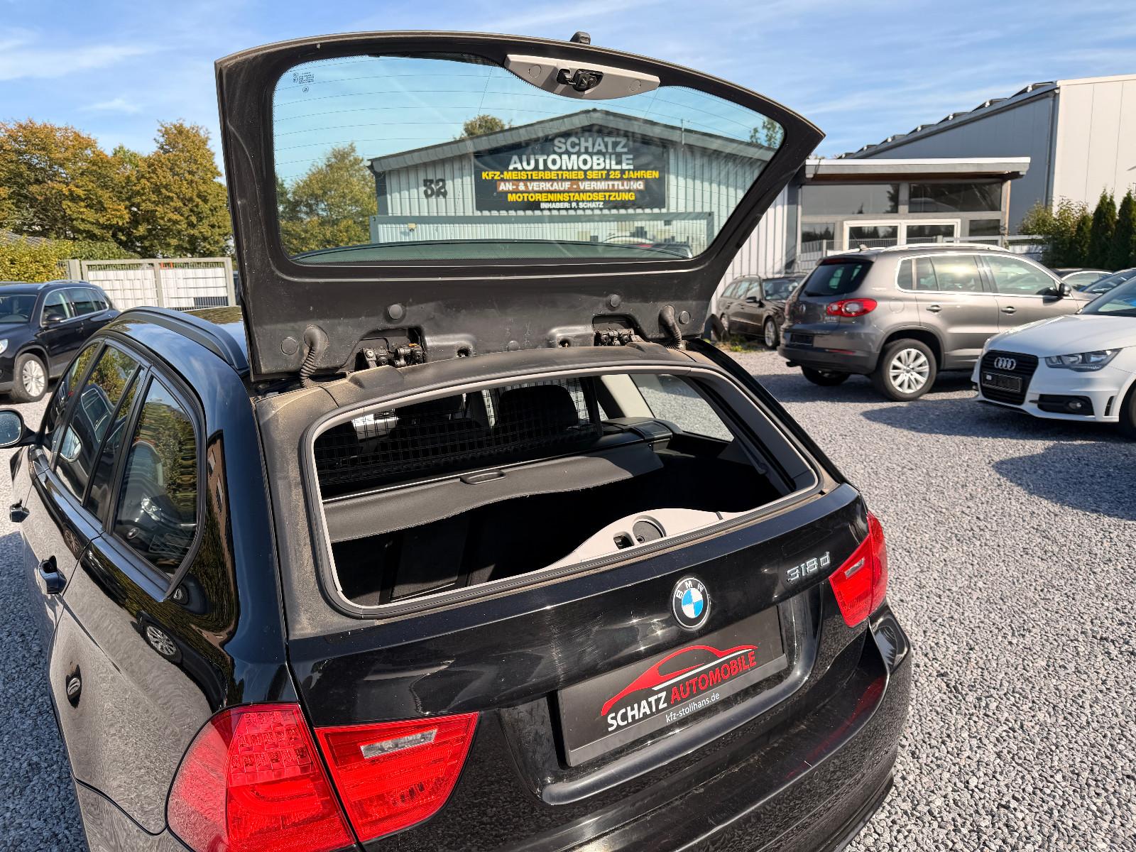 BMW 318 2011 — photo 16