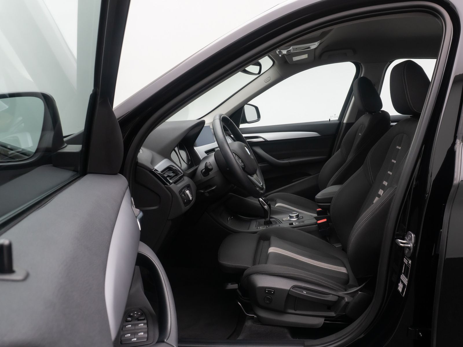 Fahrzeugabbildung BMW X1sD18i DAB HiFi Lenkrhzg DrivAssist Parkassist