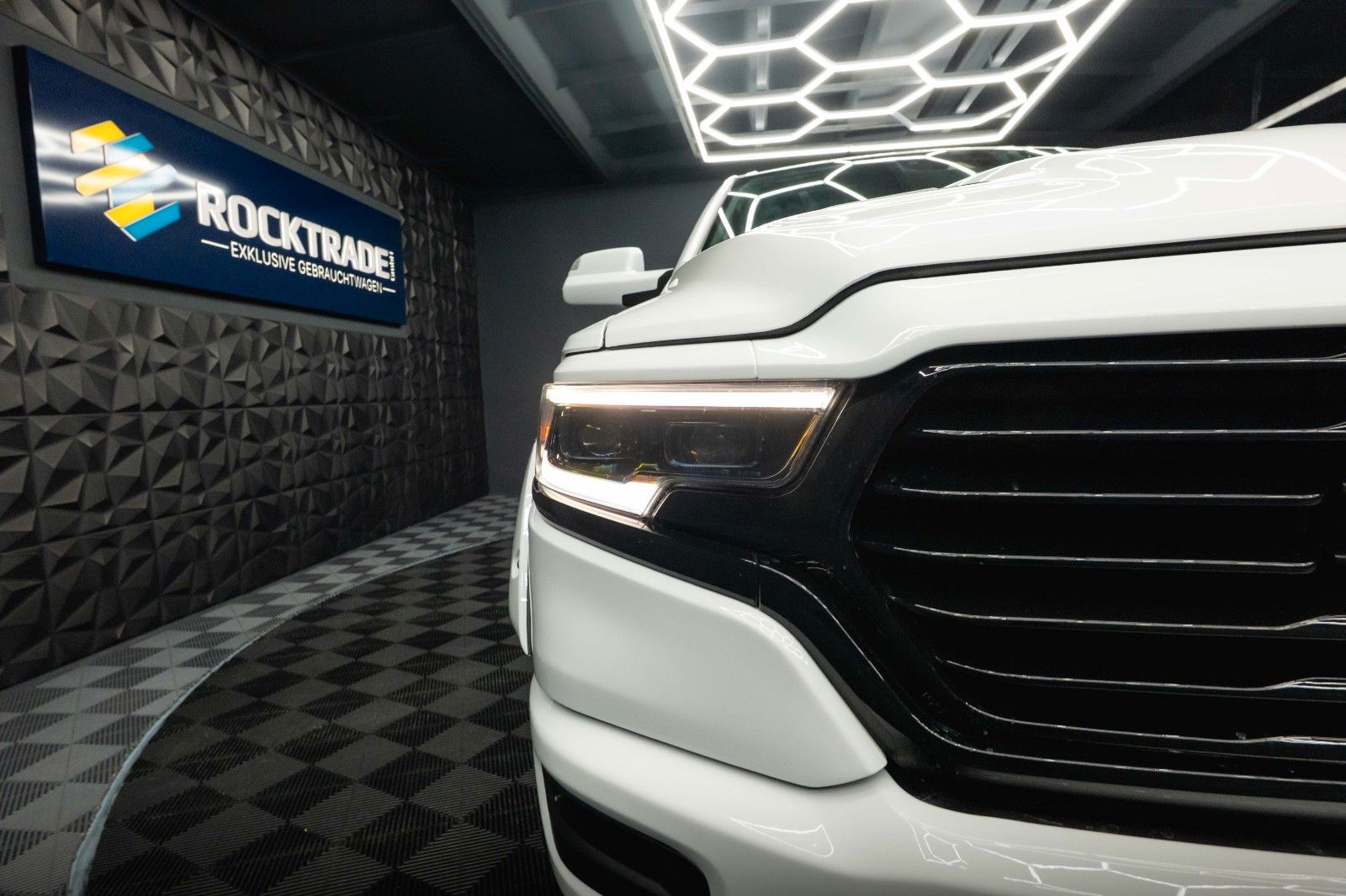 Fahrzeugabbildung Dodge RAM 5.7 V8 HEMI 4x4 OFFROAD LONGBED Limited 19%