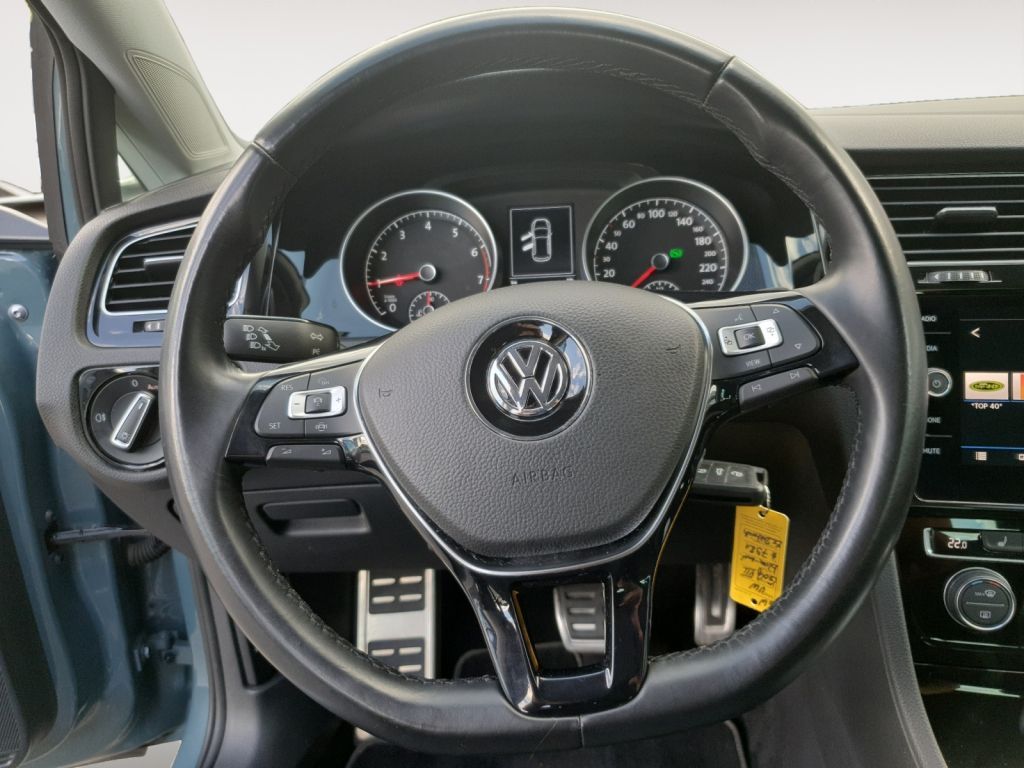 Fahrzeugabbildung Volkswagen Golf 1.5 TSI ACT DSG IQ.DRIVE SH,ACC,PDC,FSH