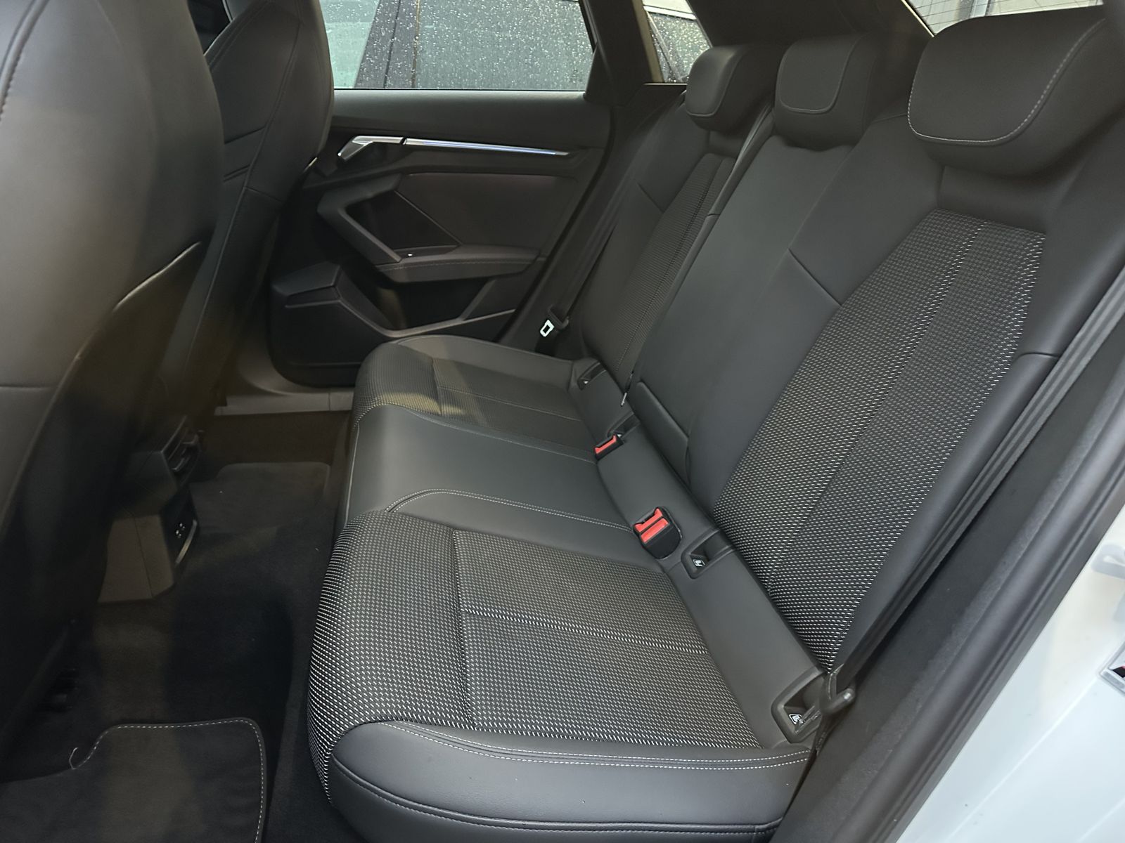 Fahrzeugabbildung Audi A3 SpB 45 TFSIe S-Line NAV+LED+ACC+DSP+AMBIENTE