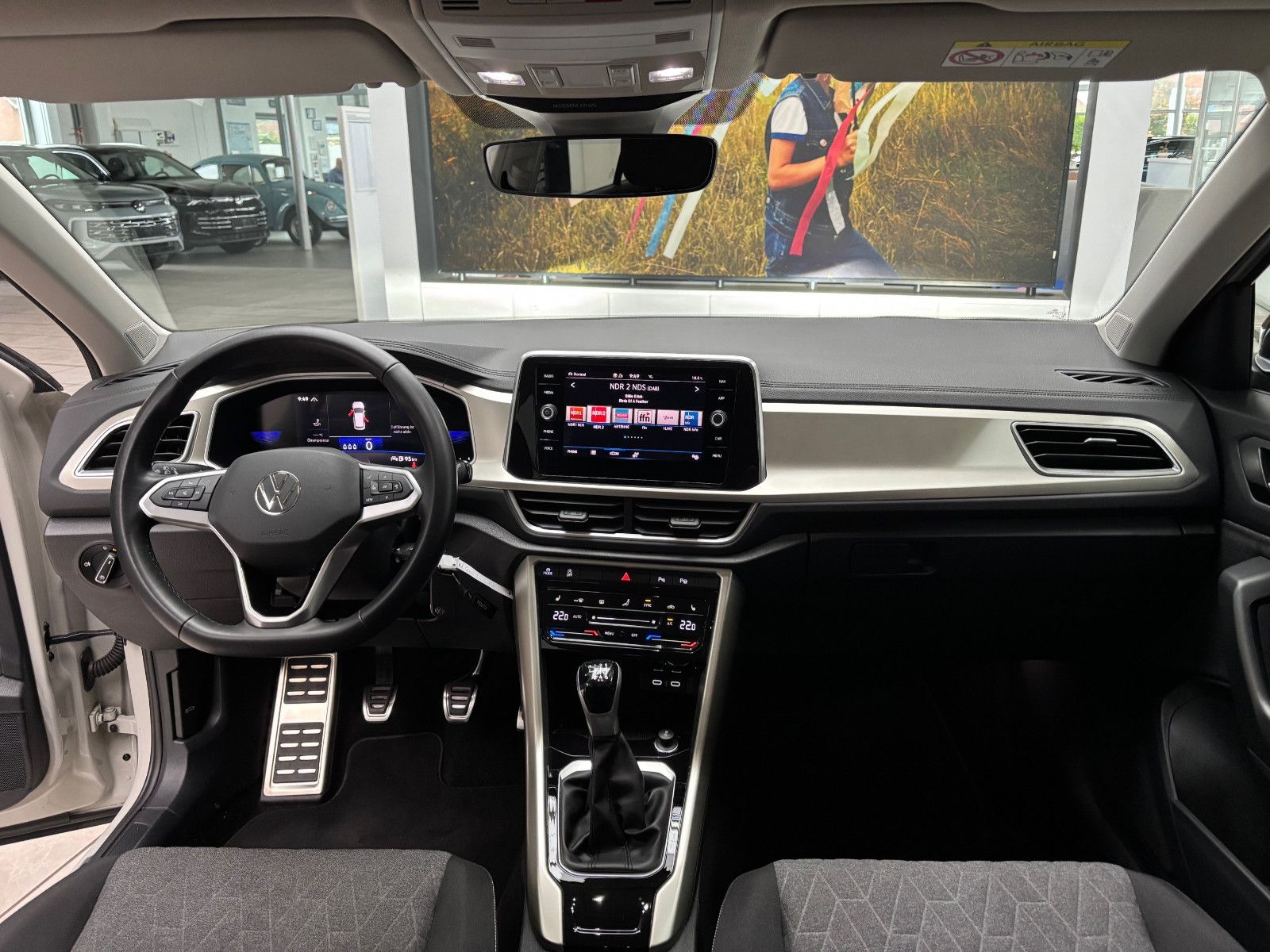 Fahrzeugabbildung Volkswagen T-Roc Move 1.0 TSI LED+SHZ+APP