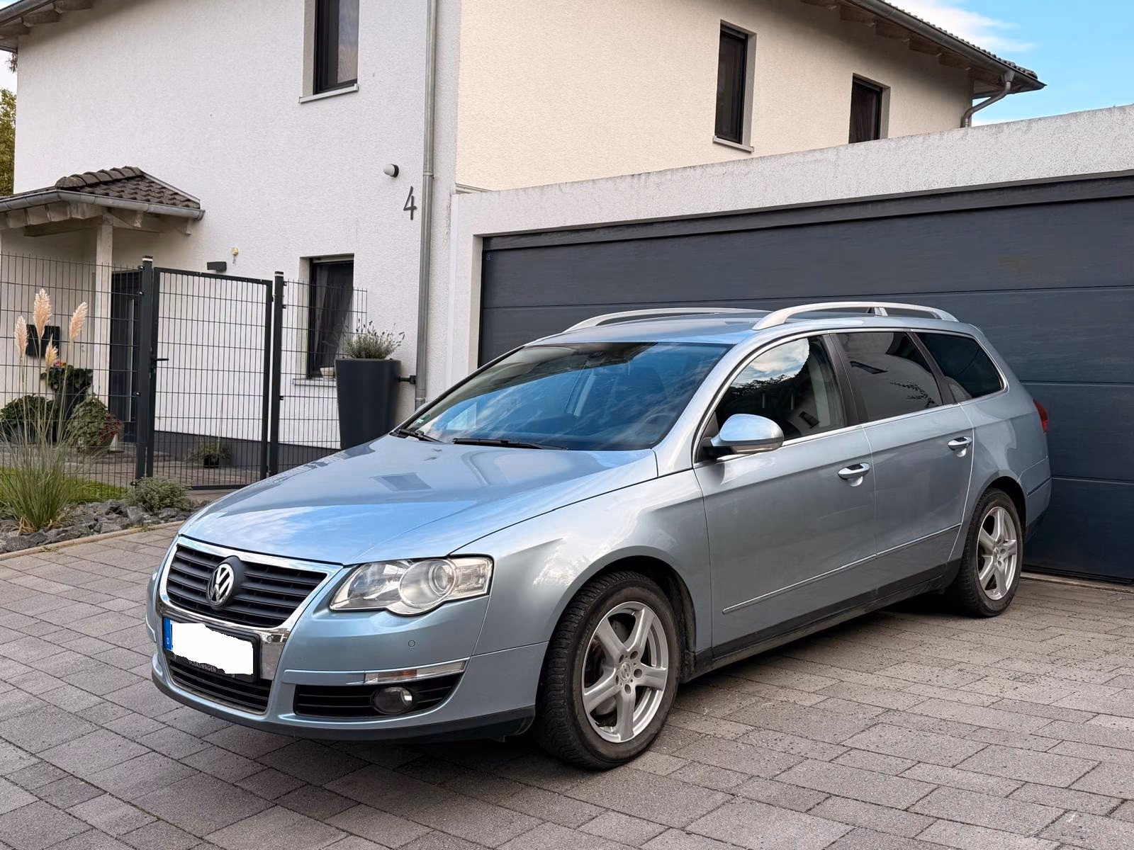 Volkswagen Passat 2009 — interior