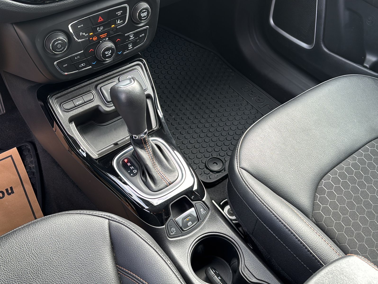 Fahrzeugabbildung Jeep Compass Limited FWD