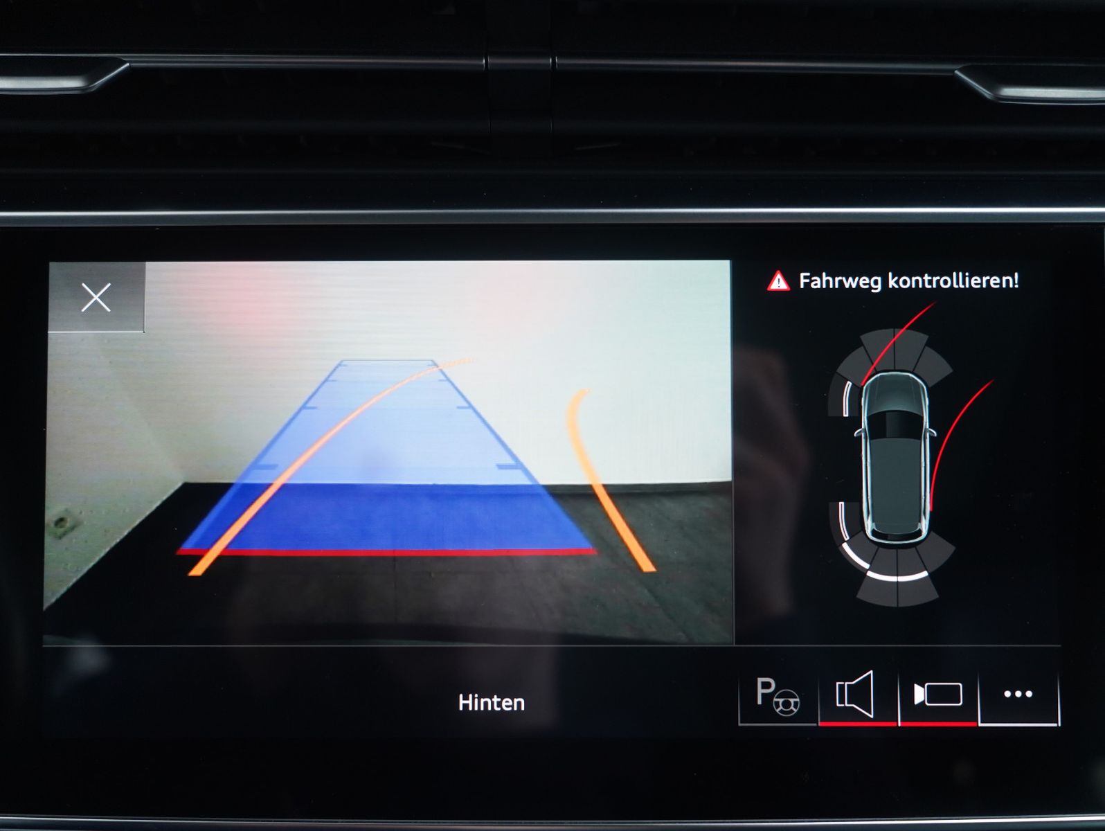 Fahrzeugabbildung Audi Q7 55 TFSI e quattro S line Sport / Plus BLACK