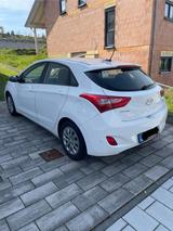 Hyundai i30 blue 1.4 Trend + Navi +Einparkhilfe +TÜV neu - gebrauchte Hyundai i30 aus dem Jahr 2016