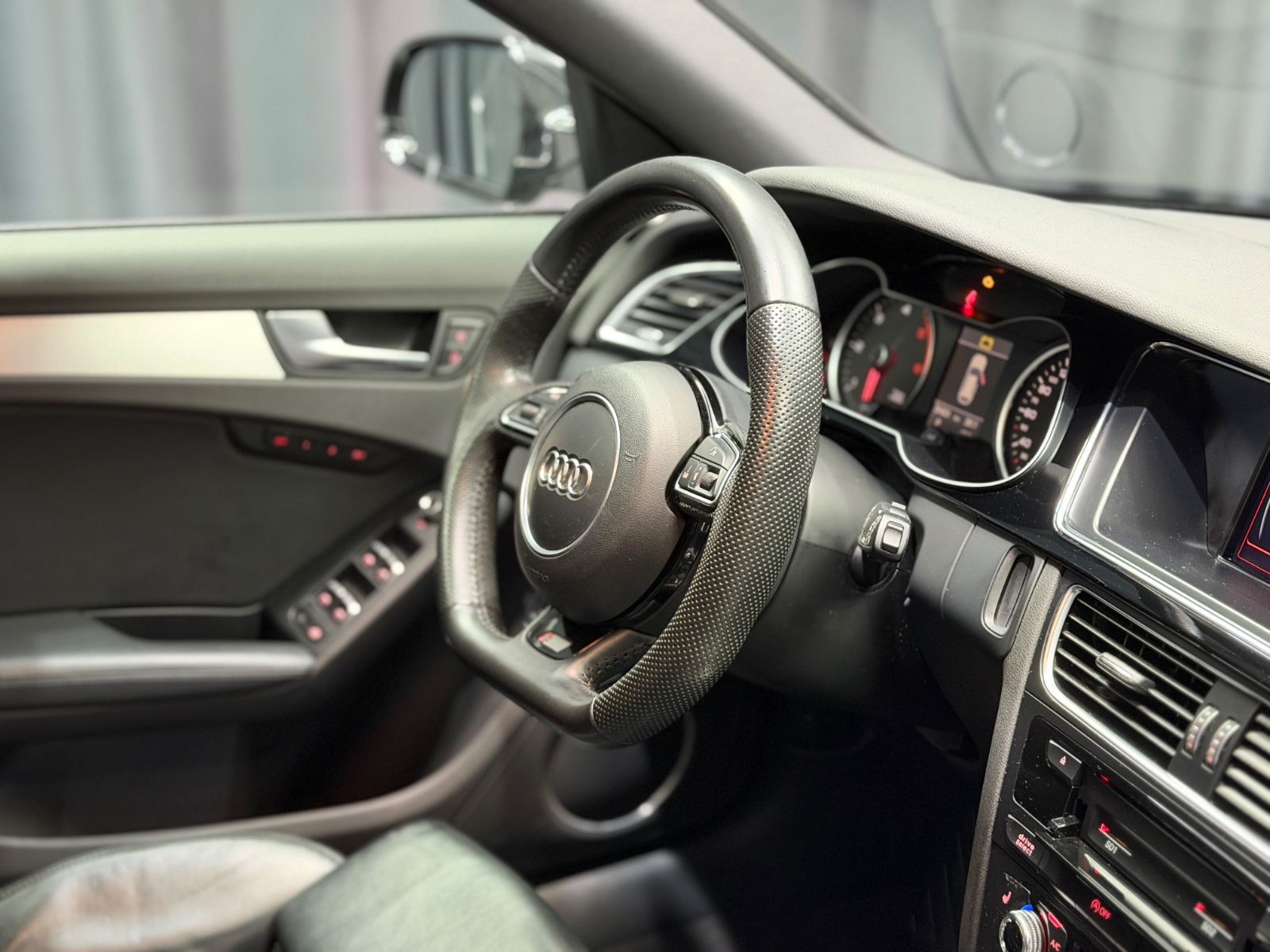 Fahrzeugabbildung Audi A4 Avant S line quattro|B&O|RS-SITZE|NAVI