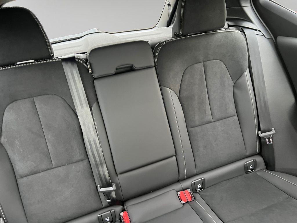 VOLVO XC40 B4 B DKG Ultra Black Edition, Licht-P.,FHZ VOLVO XC40 B4 B DKG Ultra Black Edition, Licht-P.,FHZ