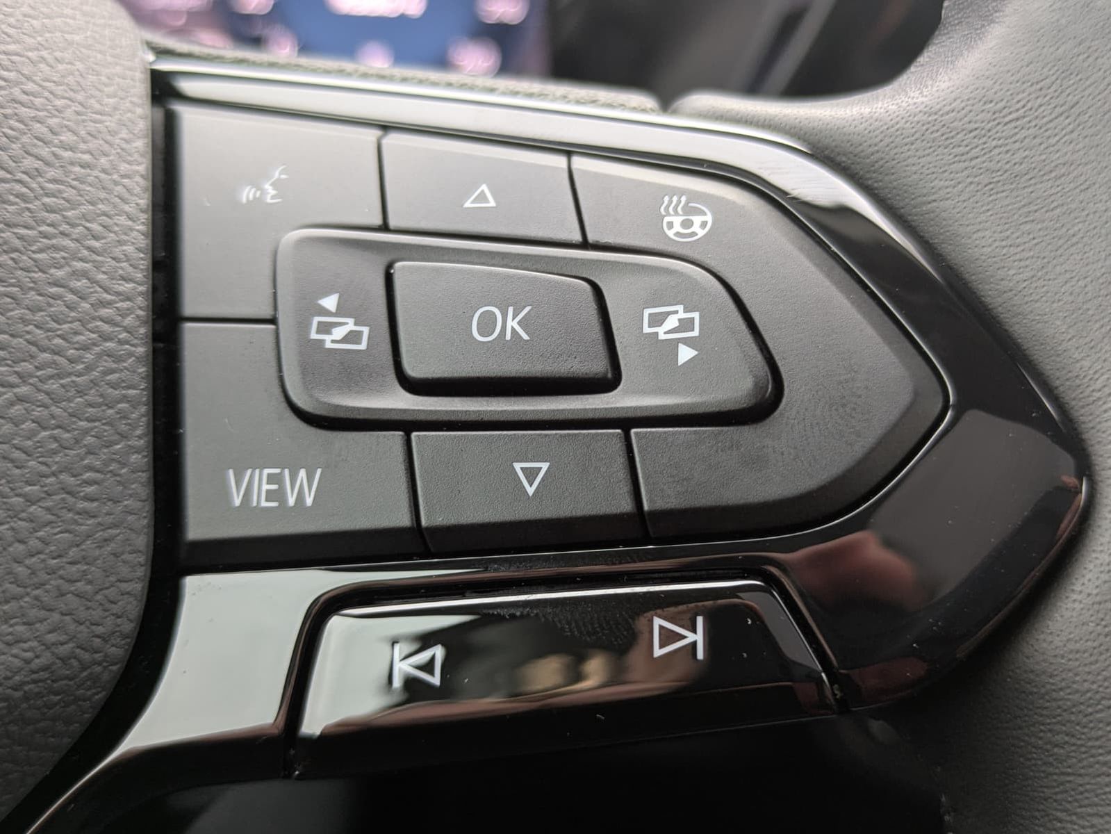 Fahrzeugabbildung Ford Grand Tourneo L2 Active LED*PANO*AHK*ACC*7-Si