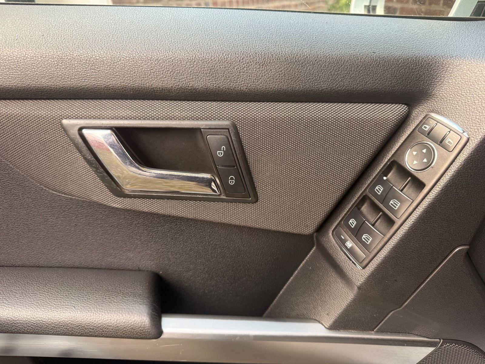 Mercedes-Benz GLK220 2010 — photo 11