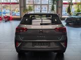 Volkswagen T-Roc 1.5 TSI OPF DSG R-Line 8-fach 1.Hand - Volkswagen T-Roc mit Benzin-Antrieb: Scheckheftgepflegt