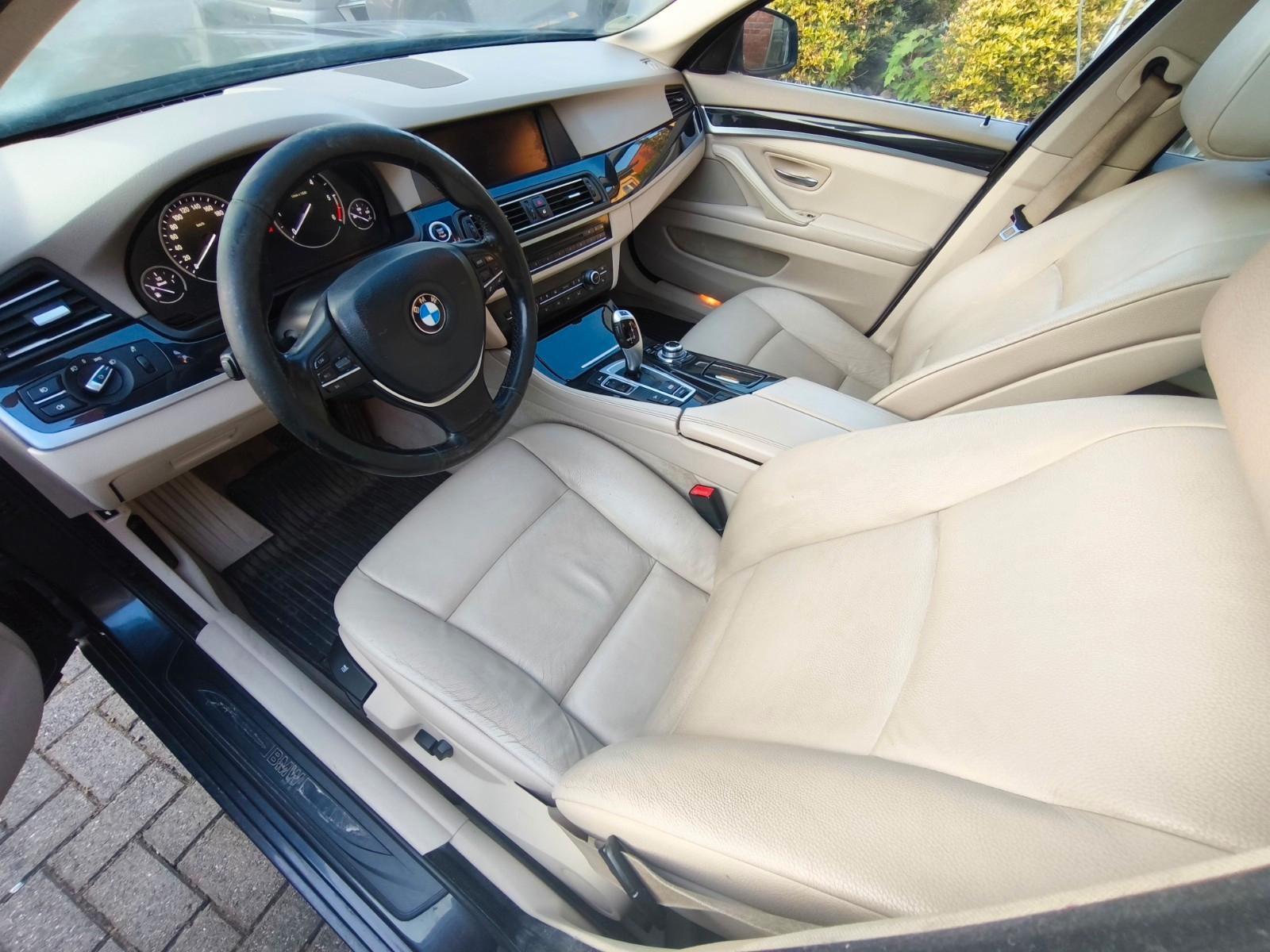 BMW 530d xDrive Touring, schwarz, Kombi, Navi, Leder