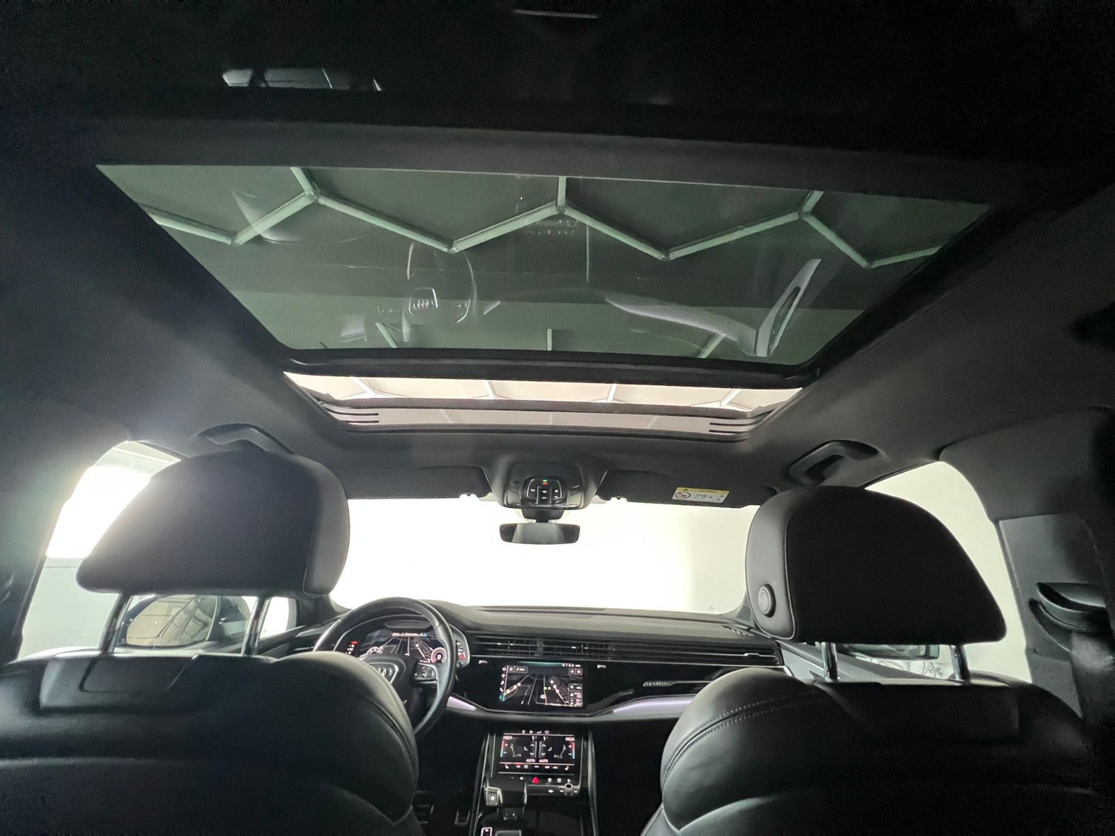 Fahrzeugabbildung Audi Q7 50 TDI Quattro S-LINE/PANO/ACC/MATRIX/7-SITZ