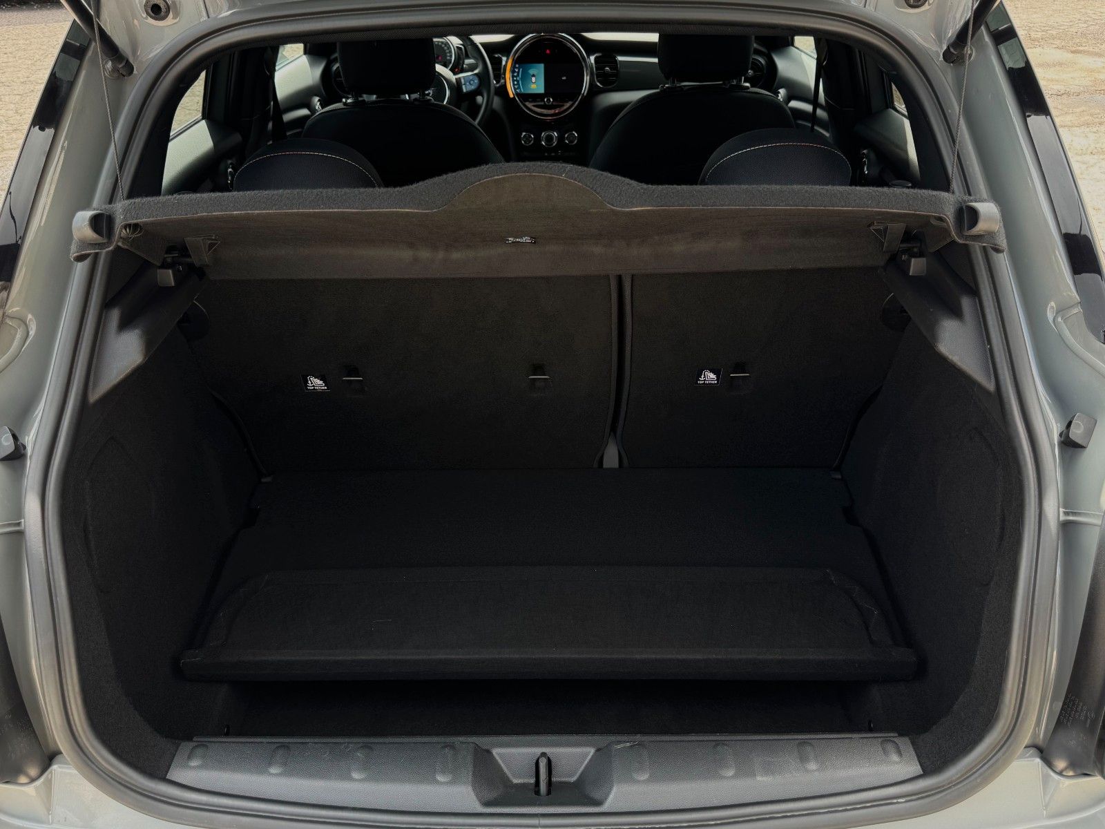 Fahrzeugabbildung MINI Cooper Auto. Essential Trim Kamera Temp. BLT