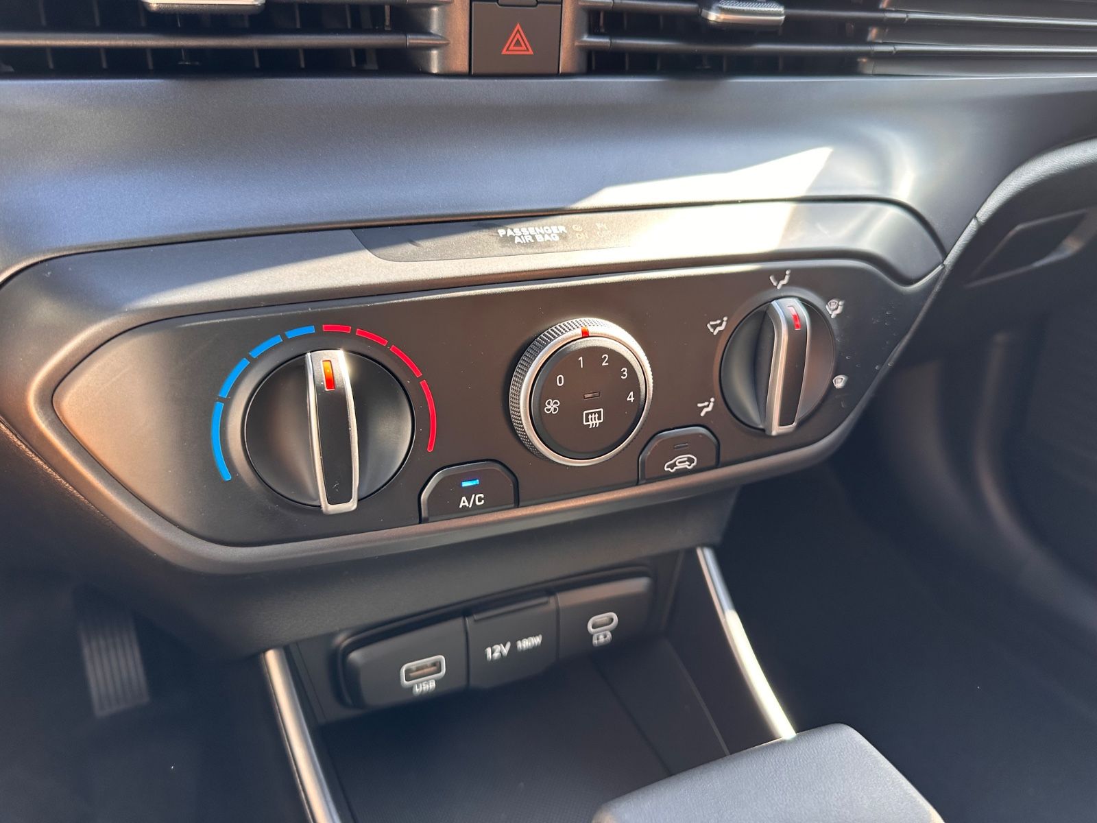 Fahrzeugabbildung Hyundai i20 1.0 T-GDI DCT Comfort APP/Navi/PDC/RFK/SHZG