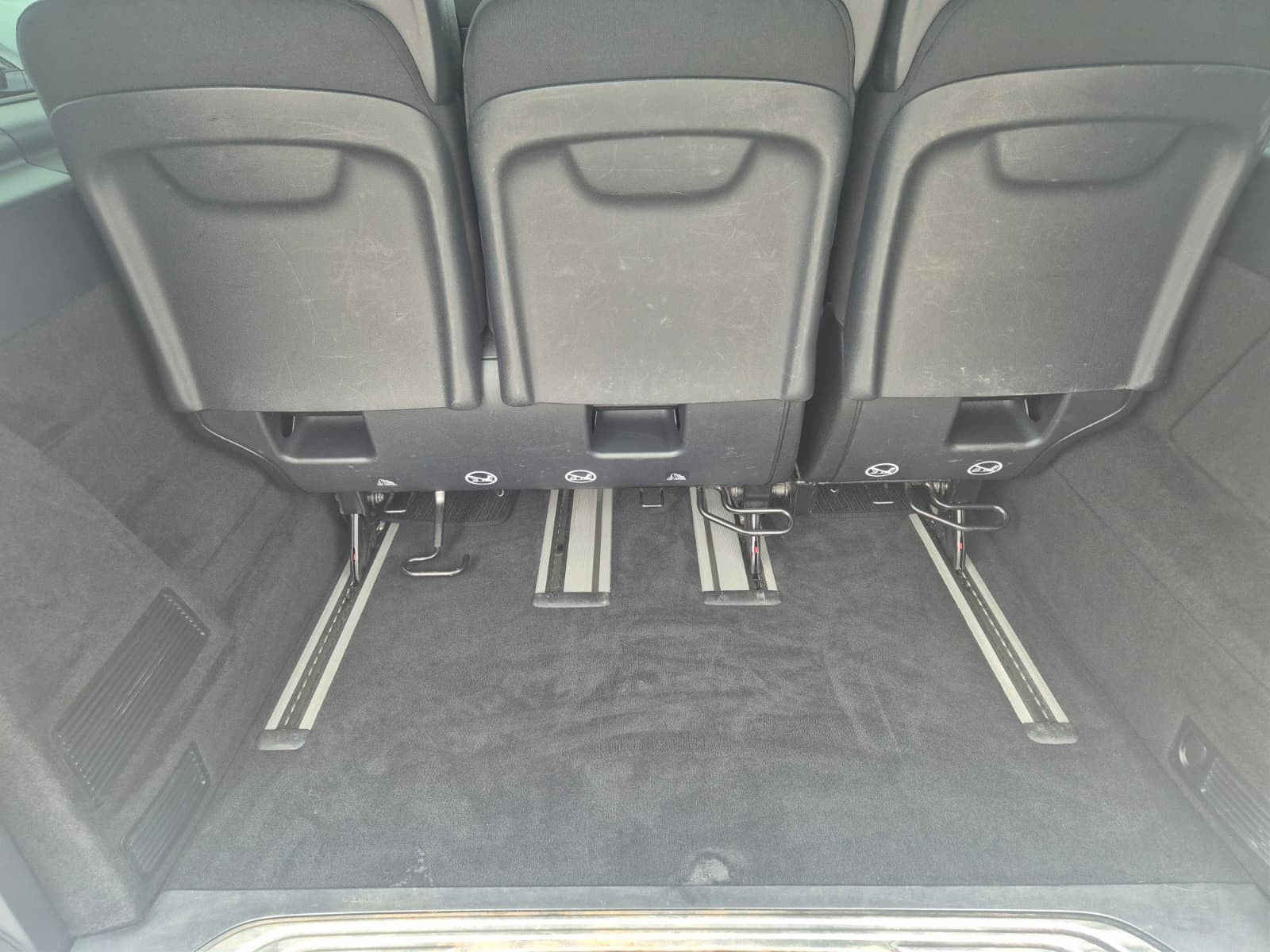 Fahrzeugabbildung Mercedes-Benz V 300 d 4MATIC lang AMG PANO*Mittelkonsole*AHK