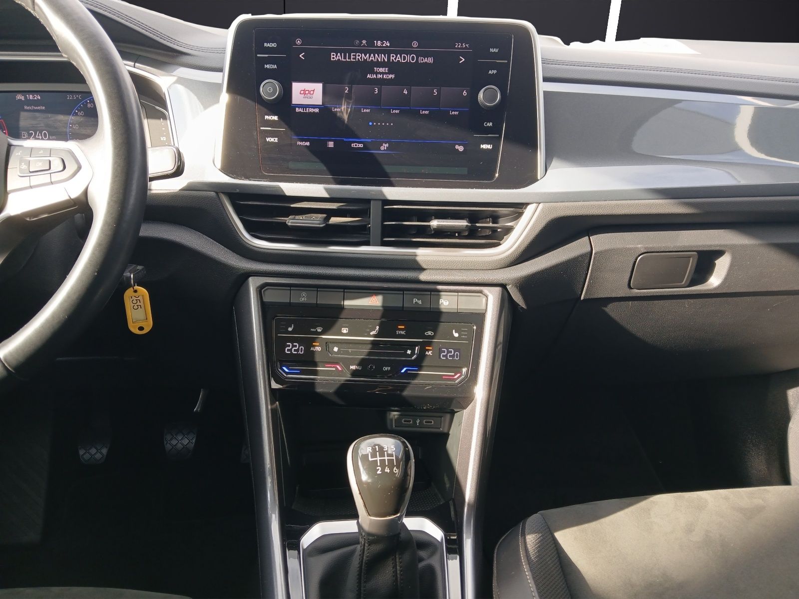 Fahrzeugabbildung Volkswagen T-Roc TDI StyleAHK AID ACC RFK SH LM