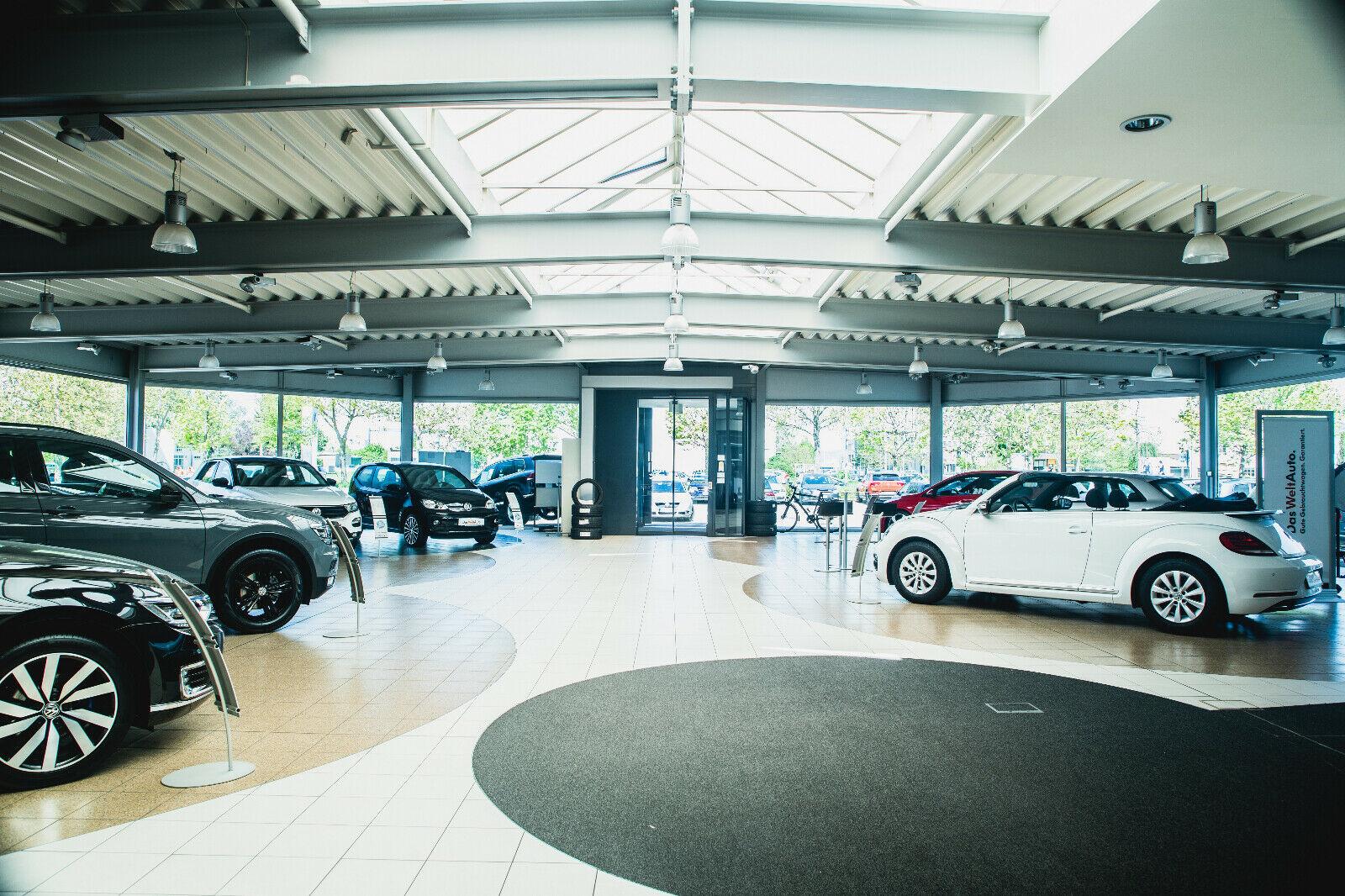 showroom-image-top