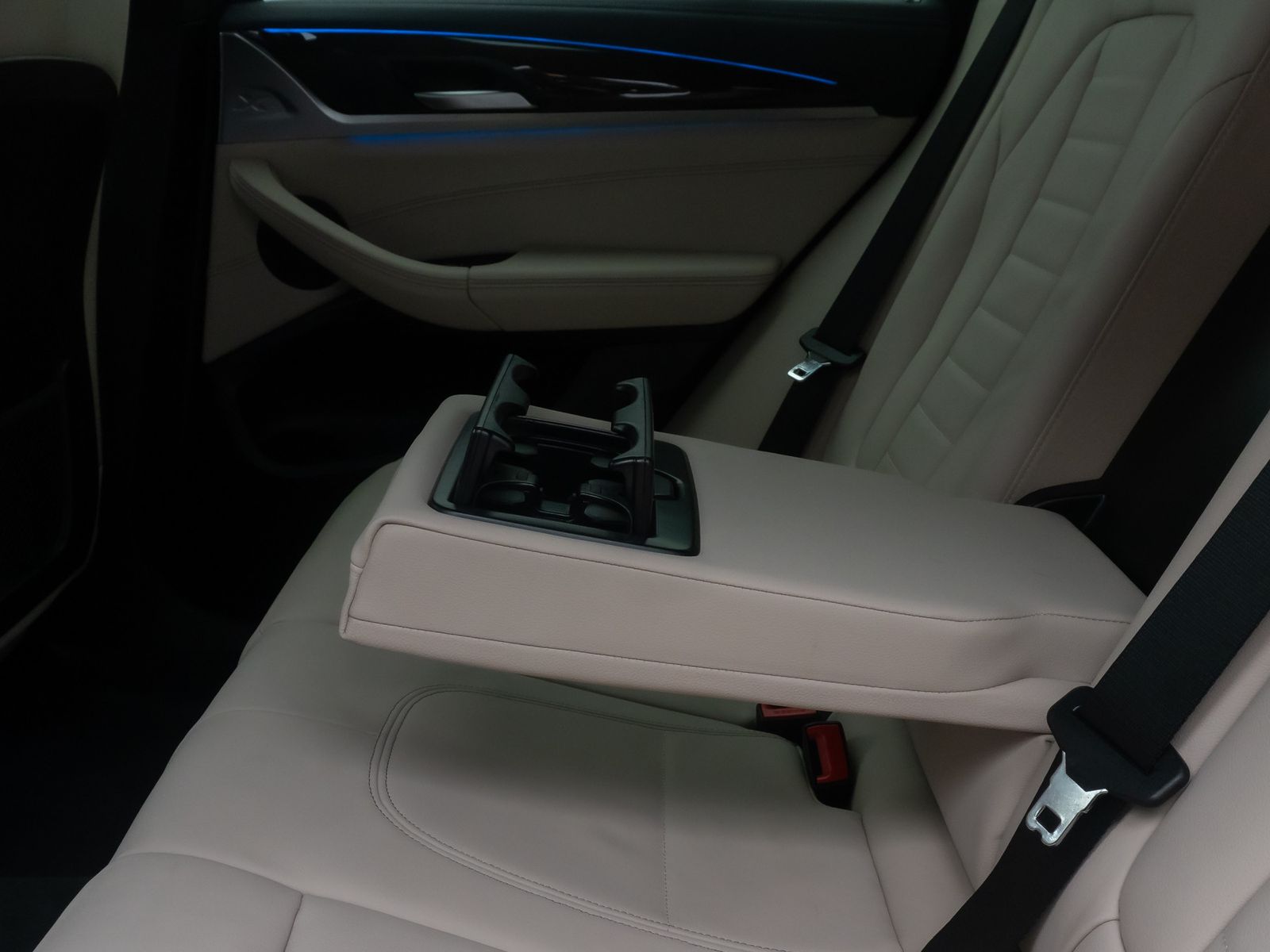 Fahrzeugabbildung BMW X3 xD30e M Sport HiFi 360&deg;HUD DAB Komfort 19Zoll