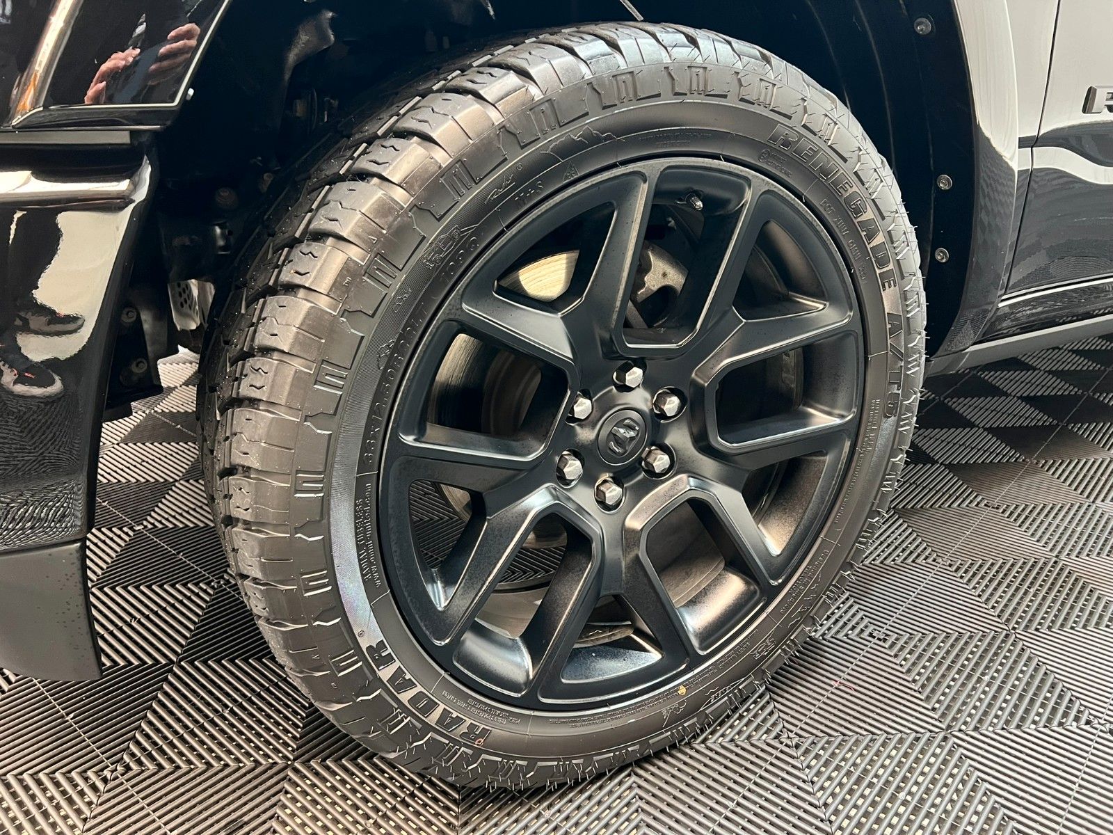 Fahrzeugabbildung Dodge RAM 1500 Laramie Crew Cab Longbed 4x4 *LPG/AHK*