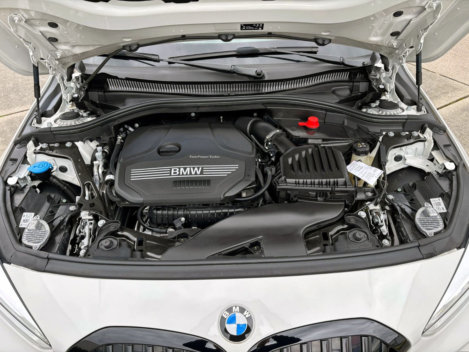 Fahrzeugabbildung BMW 118i M-Sport Steptronic LED KAM PDC AMBI CarPlay