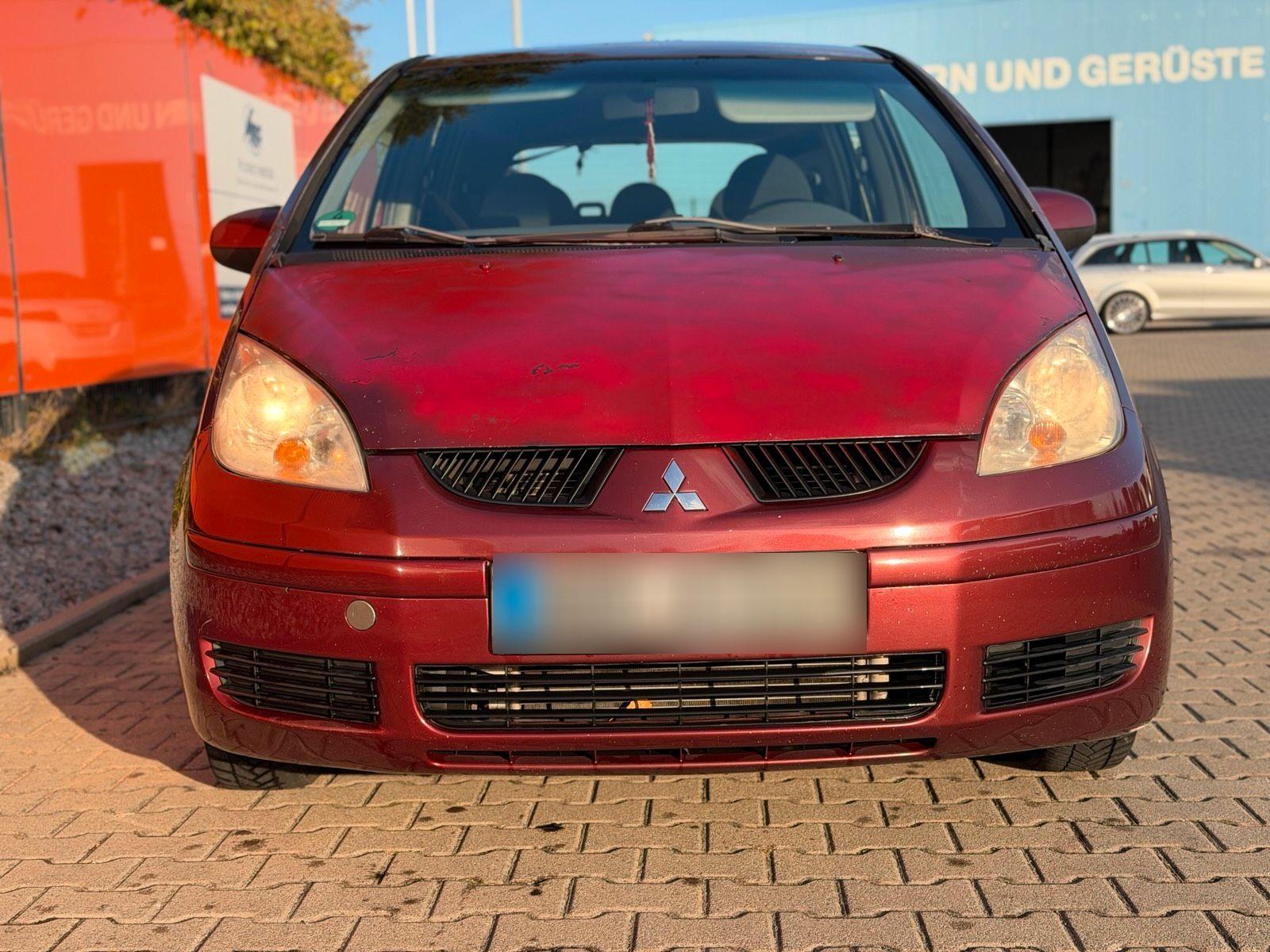 Mitsubishi Outlander 2005 — вигляд ззаду