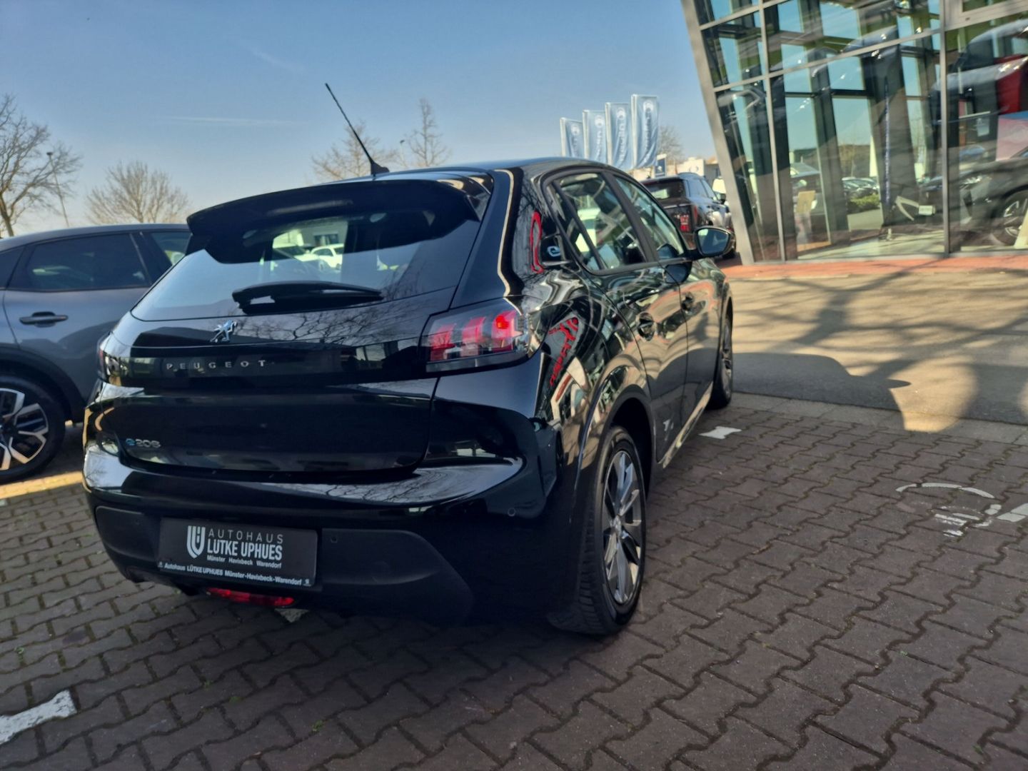 Fahrzeugabbildung Peugeot 208 e- Active Pack Elektro 136 CarPlay Klima