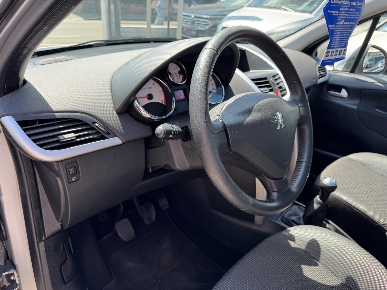 Peugeot 207 2011 — photo 28
